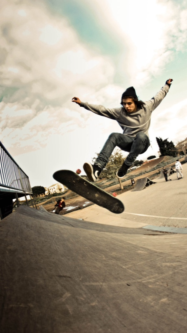 Skater iPhone 5 Wallpaper 640x1136
