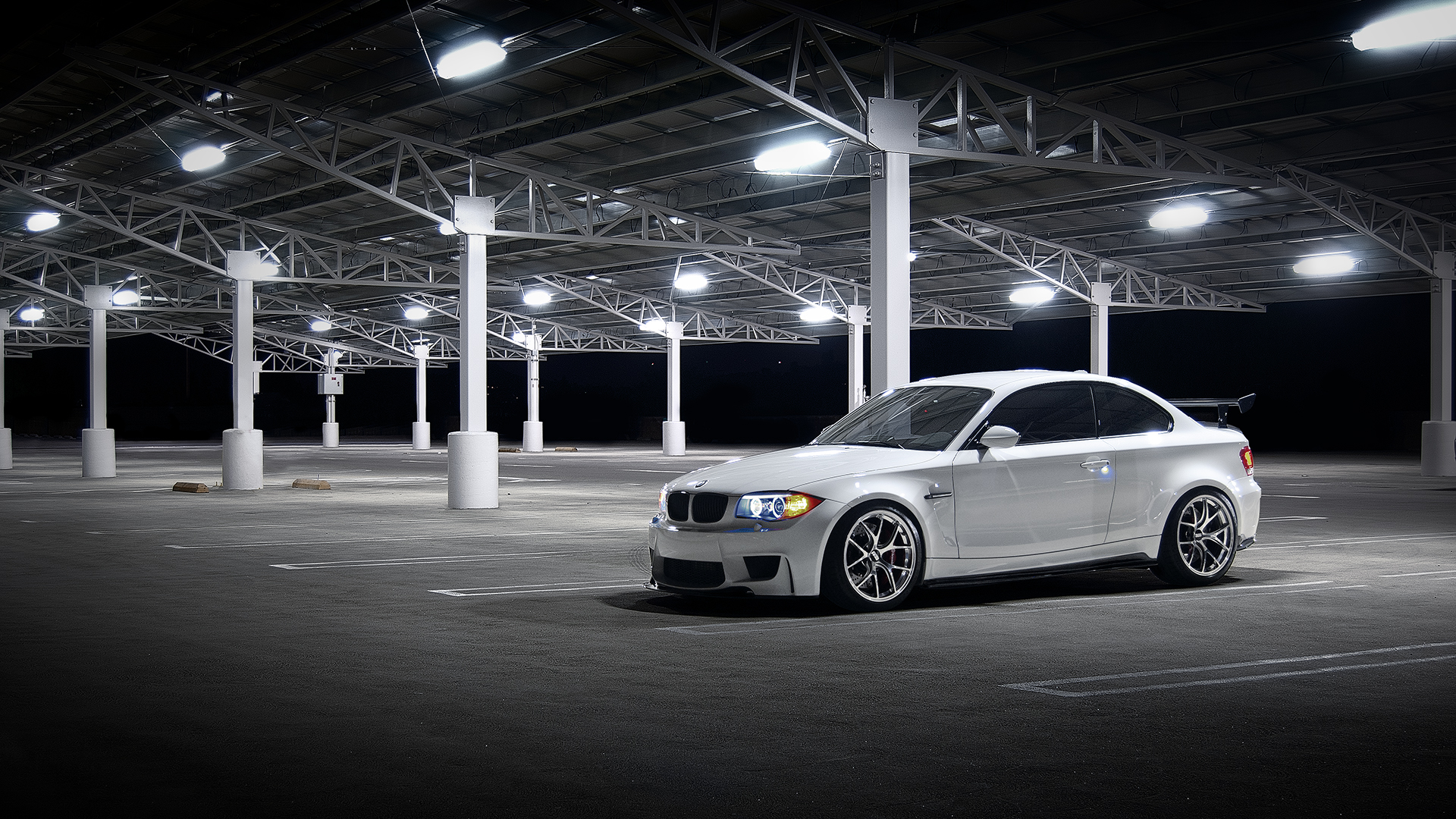 Your Ridiculously Cool BMW 1M Wallpaper Is Here