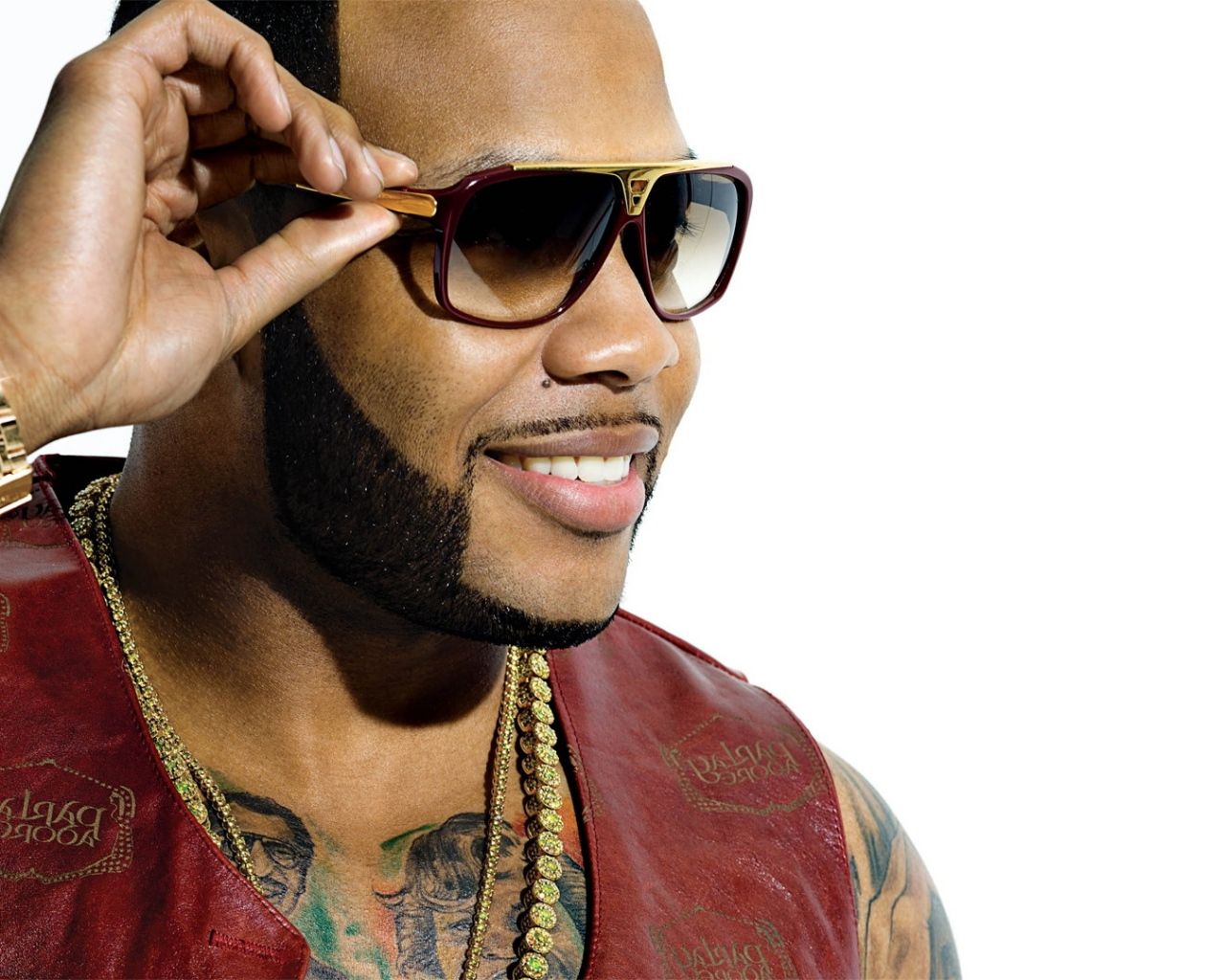 Download Wallpaper 1280x1024 Flo rida, Glasses, Smile, Watches ...