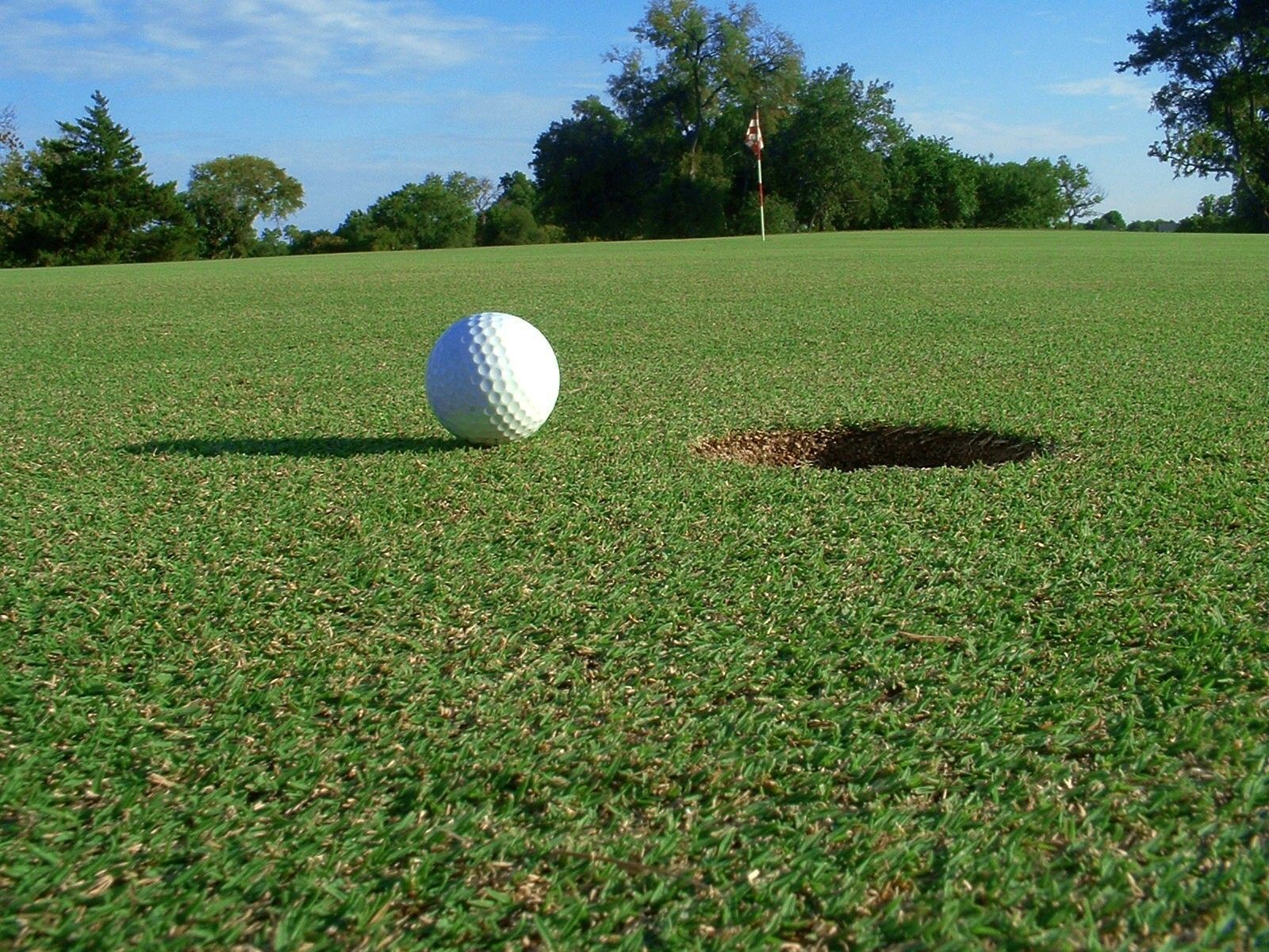 Player Hit the Golf Ball Pics | HD Wallpapers