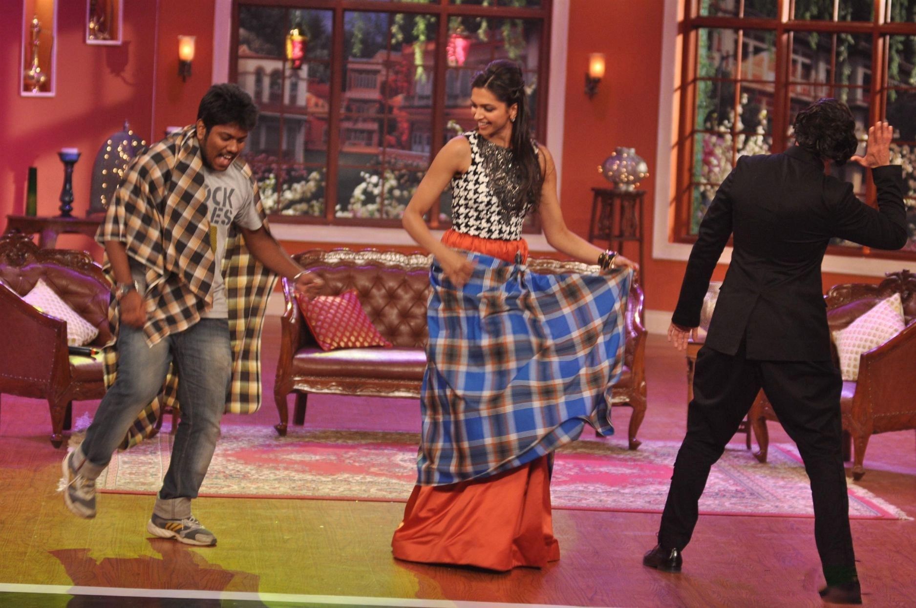 Comedy Nights with Kapil HD Wallpapers Images Pictures Photos ...