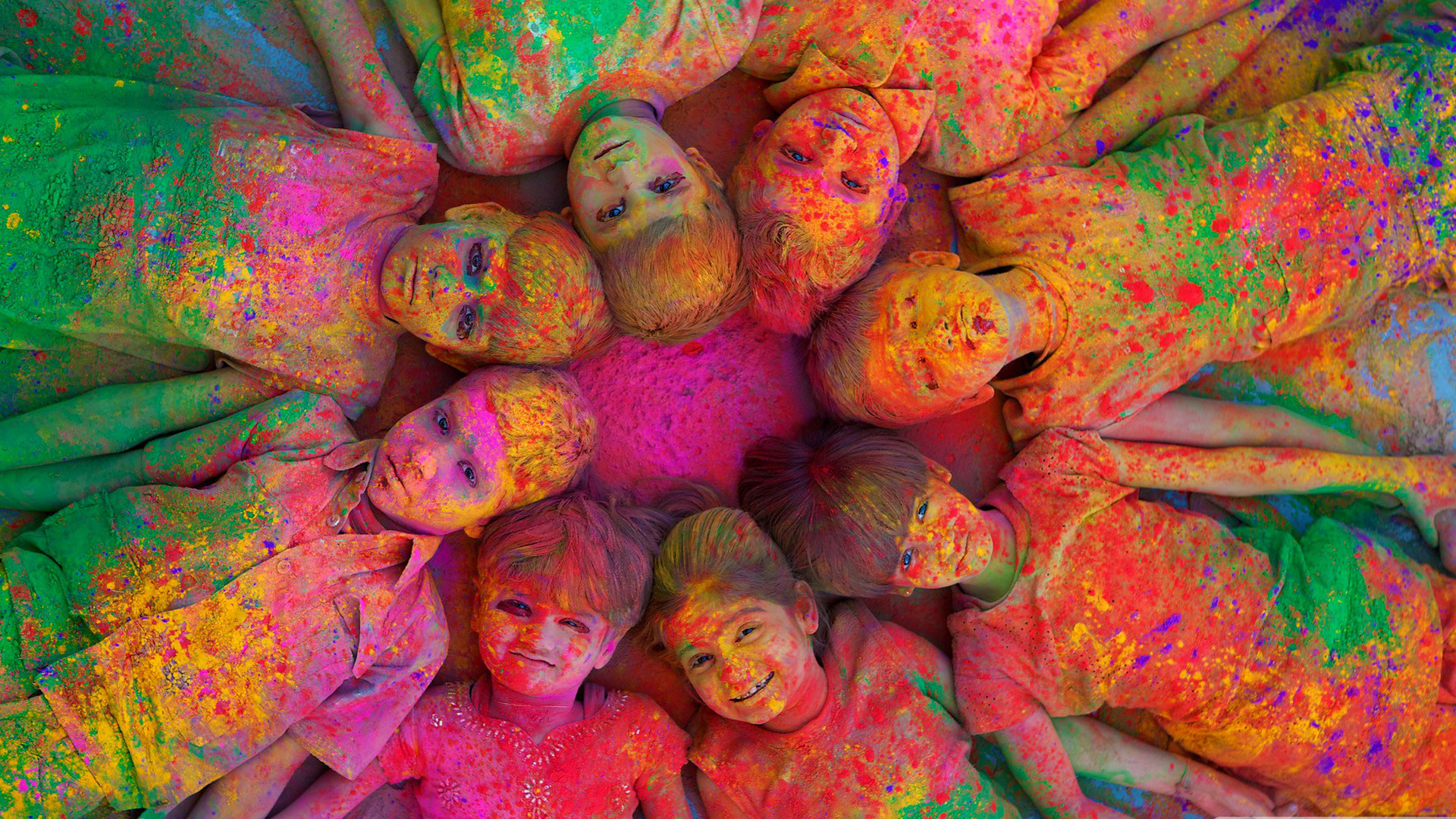 Cute Kids Painted By Colors Of Holi Wallpaper - DreamLoveWallpapers