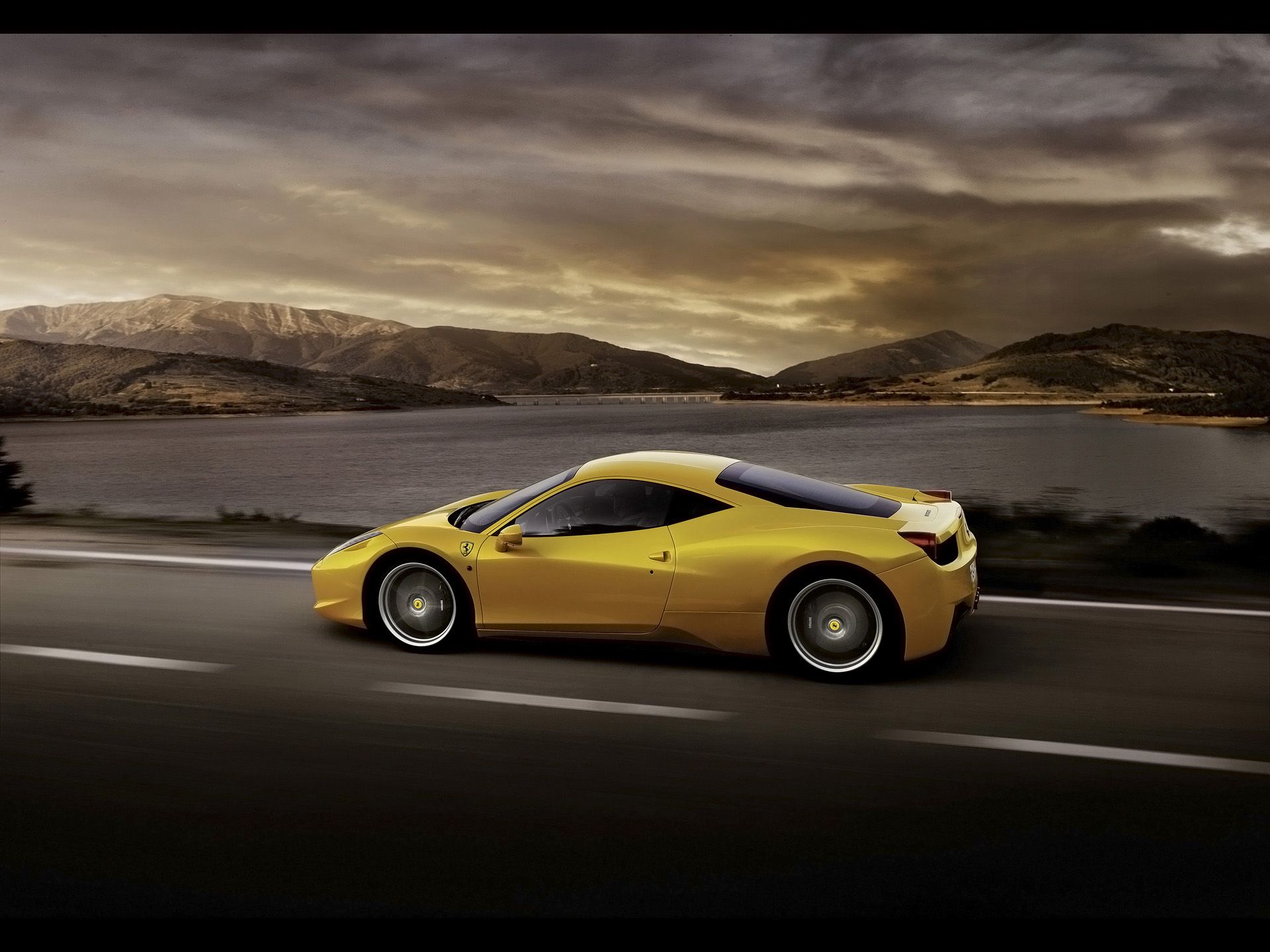 2011 Ferrari 458 Italia - Yellow Side Speed - 1920x1440 - Wallpaper