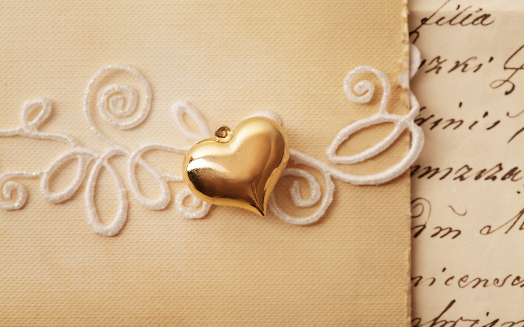 Heart Pendant On Love Letter Wallpapers - 1680x1050 - 353137