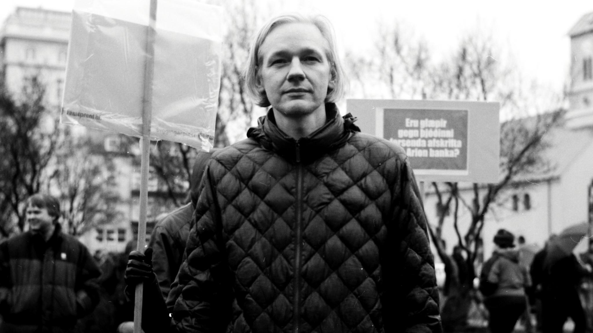 Pin Still Of Julian Assange In We Steal Secrets The Story Of