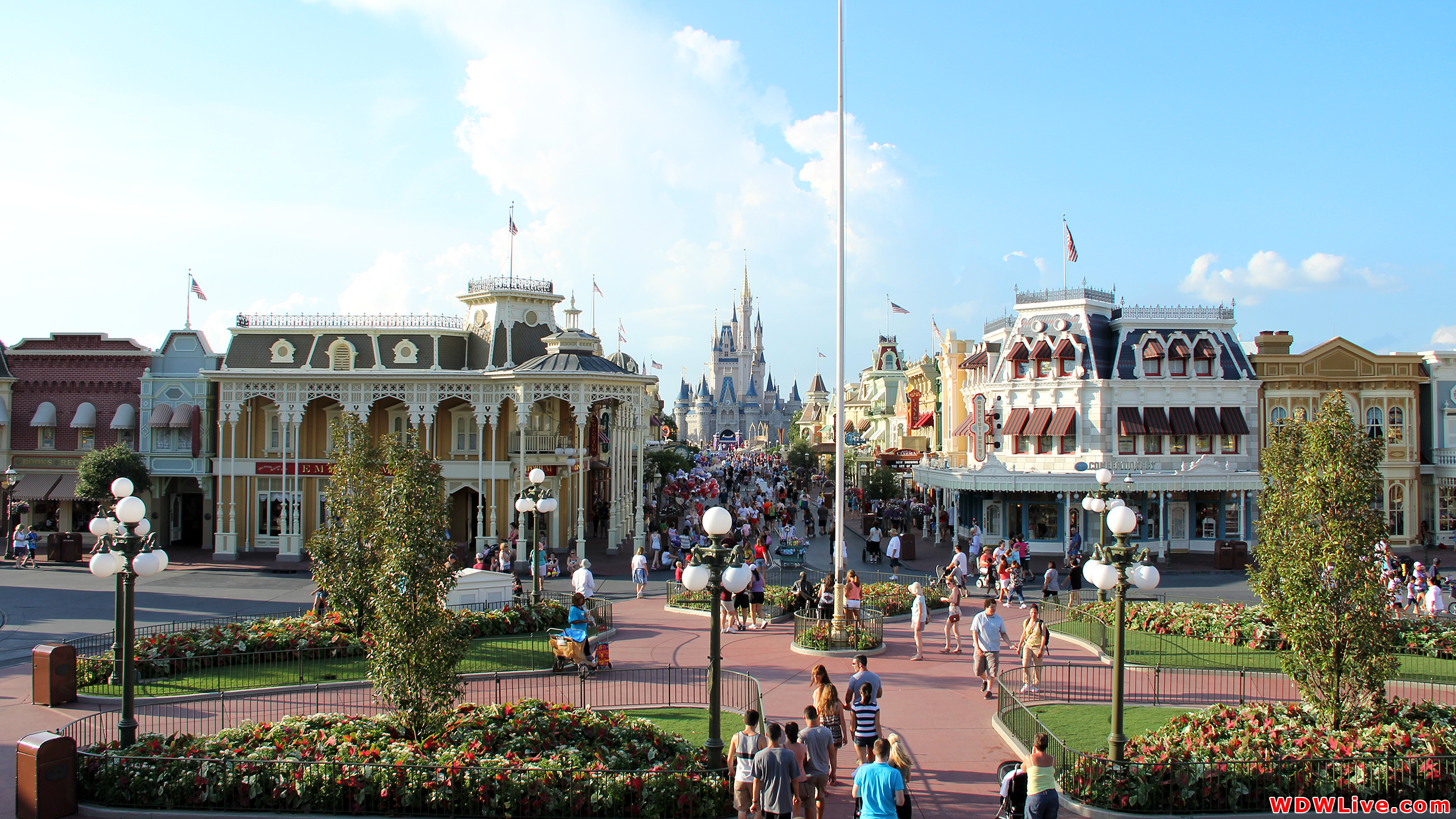 Cinderella Castle: A beautiful sunny day in the Magic Kingdom!