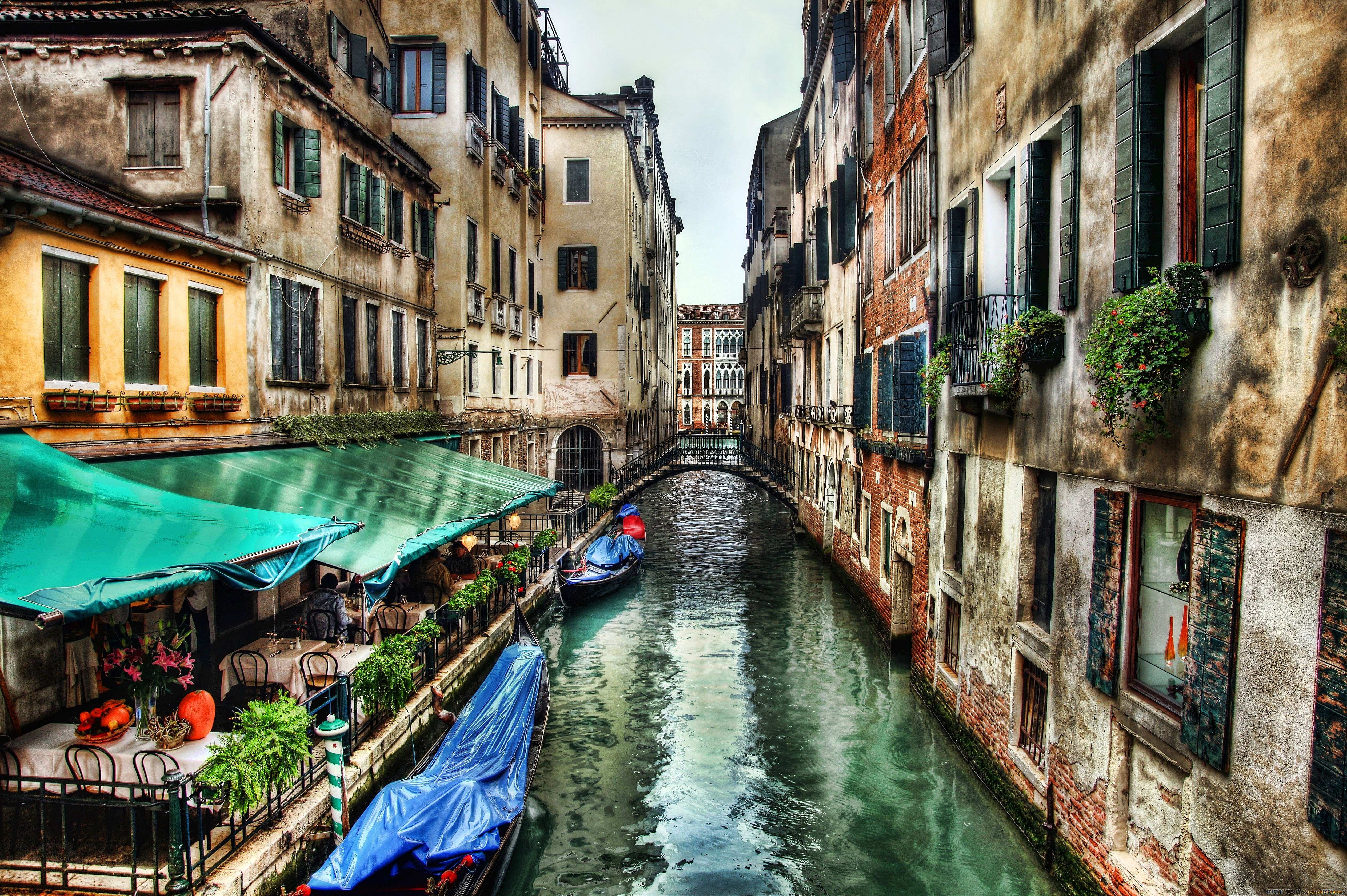 Romantic Venice. Wide image of cities and countries for the tablet ...