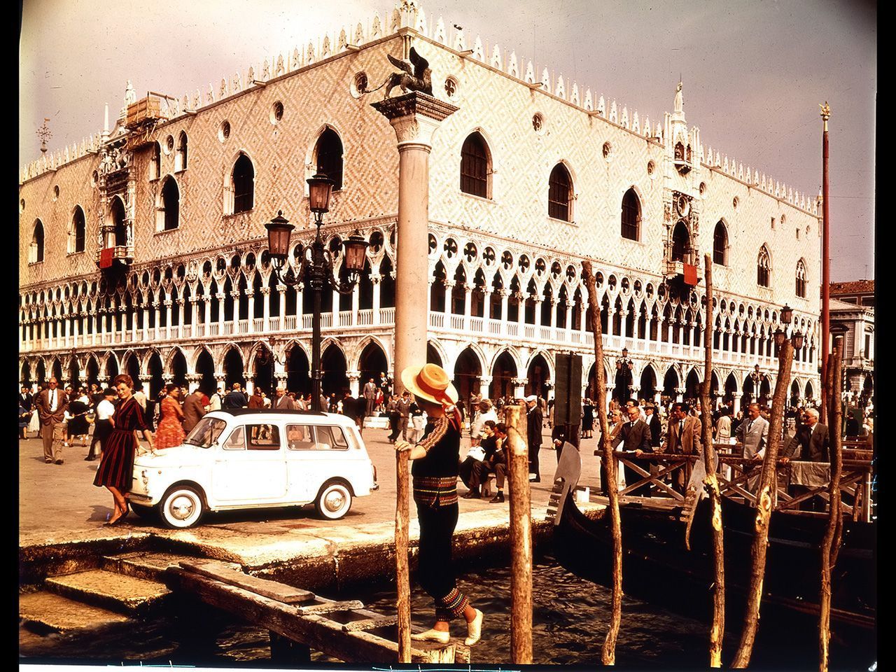 Fiat 500 Period Photos - Fiat 500 Giardiniera a Venezia 1960 ...