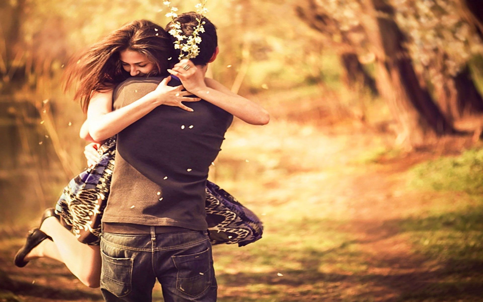 Cute Couple Hug Wallpapers Pictures of Lovers Hugging