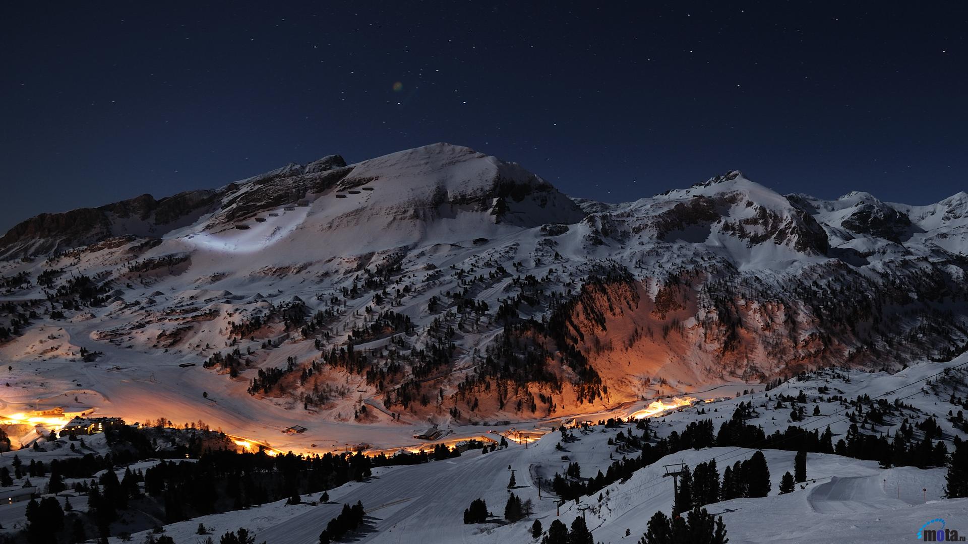 Download Wallpaper Nice view on the ski slopes at night (1920 x ...