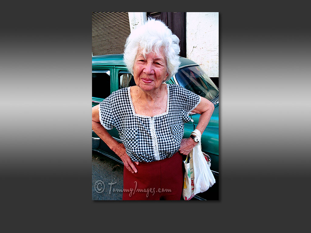 Free Computer Desktop Wallpaper: An elderly Cuban lady smiles in ...