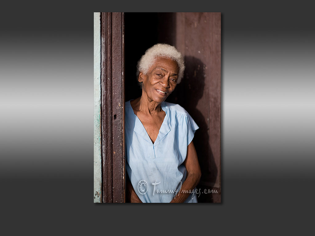 Free Computer Desktop Wallpaper Old Cuban lady with white hair