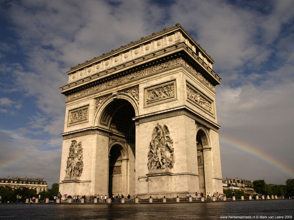Wallpaper Rainbow in Paris - A rainbow over Paris runs behind