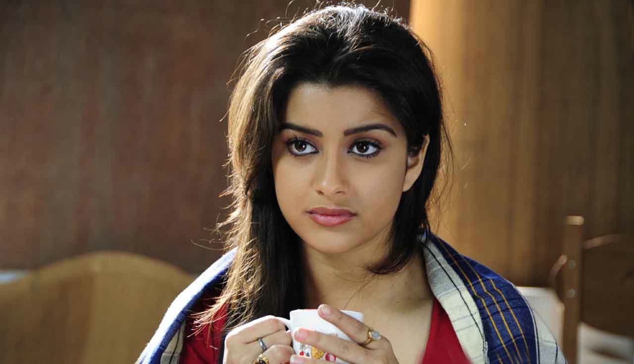 Madhurima jeans hot Wallpaper download Daily pics update HD