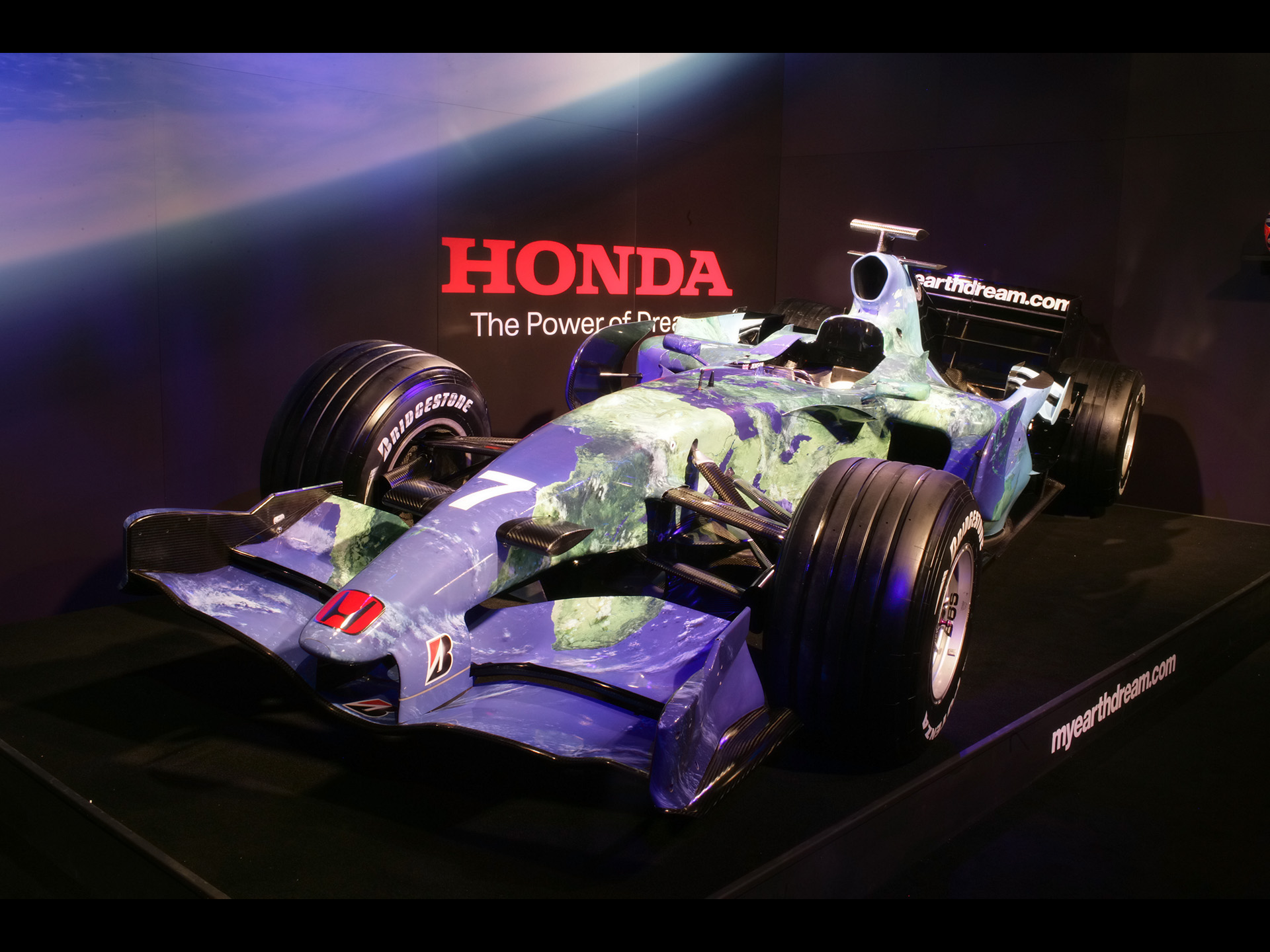 2007 Honda Racing F1 RA107 - Stand - 1920x1440 - Wallpaper