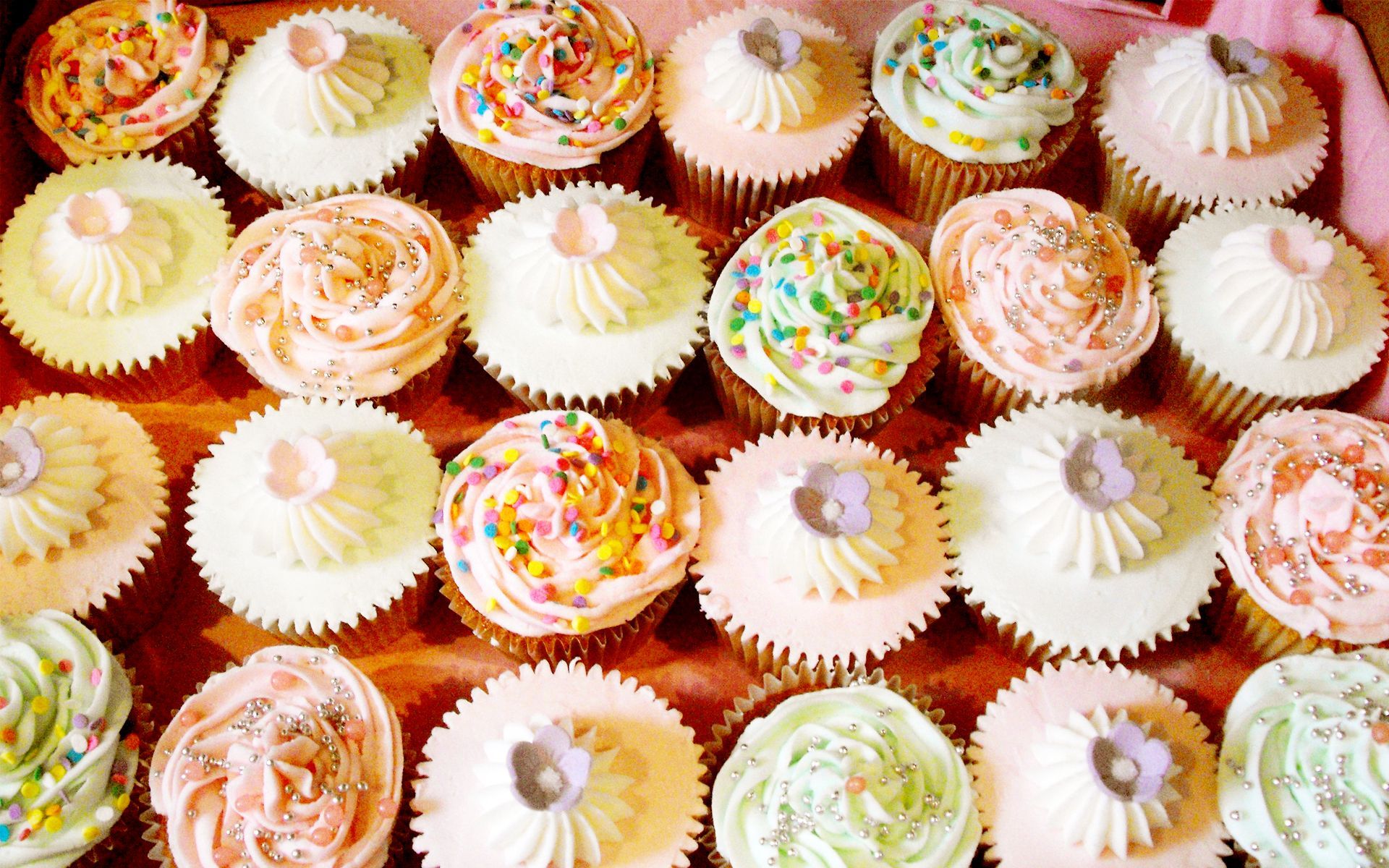 30 Cupcake Wallpapers and Desktop Backgrounds Solo Foods