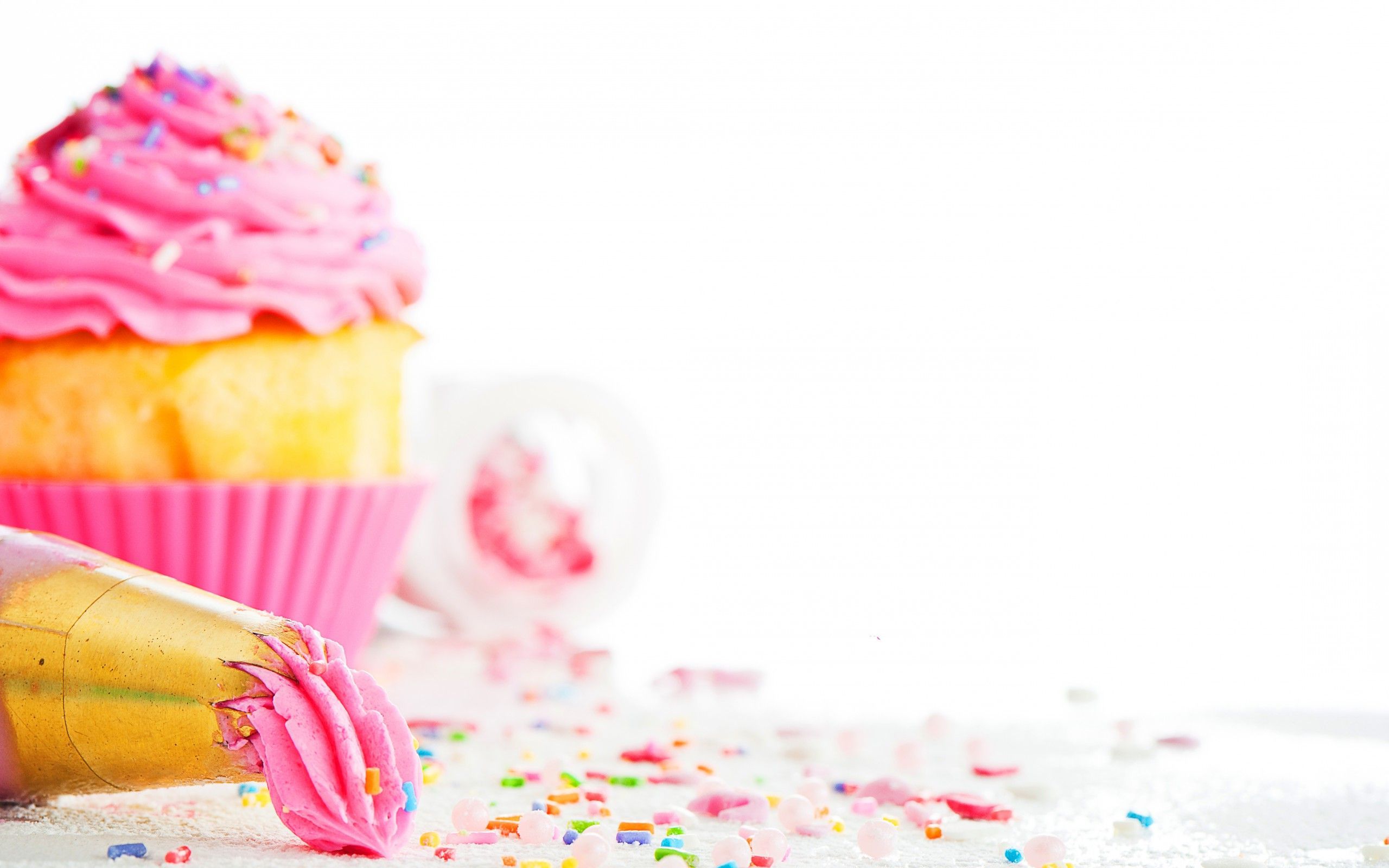 2560x1600px Cute Pink Cupcake Wallpaper