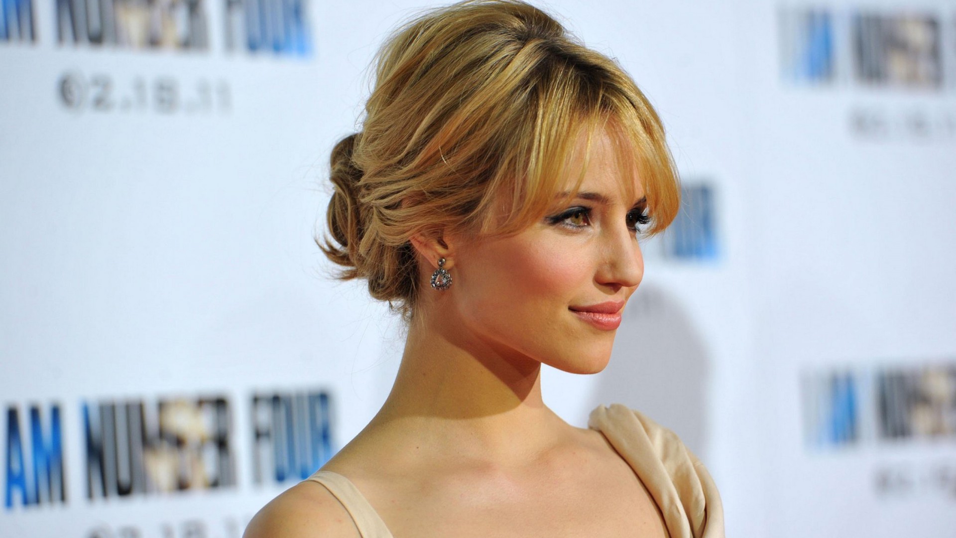 Dianna Agron 2 HD Wallpaper - iHD Wallpapers
