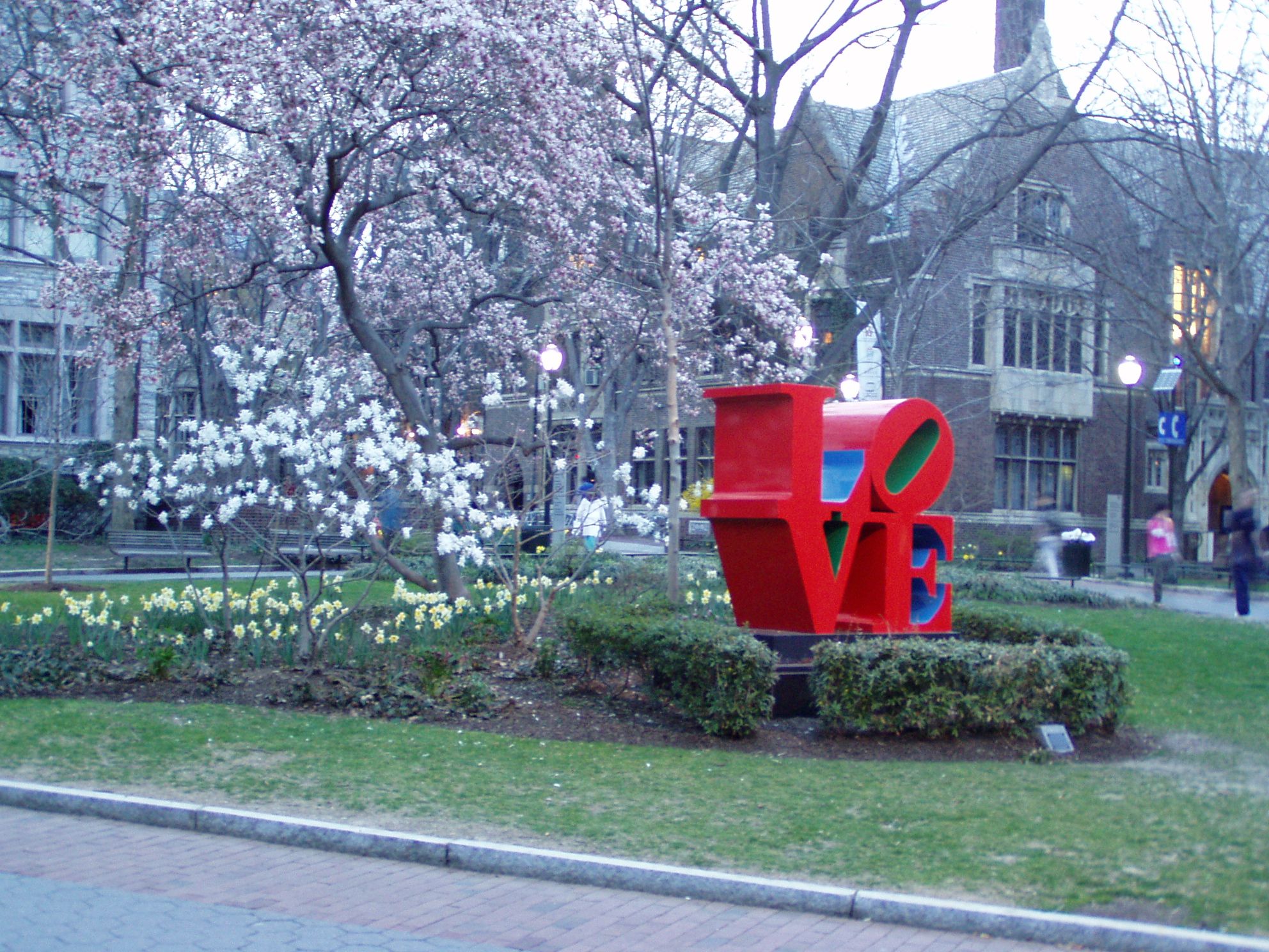 File:Love-sculpture-university-of-pennsylvania.JPG - Wikimedia Commons