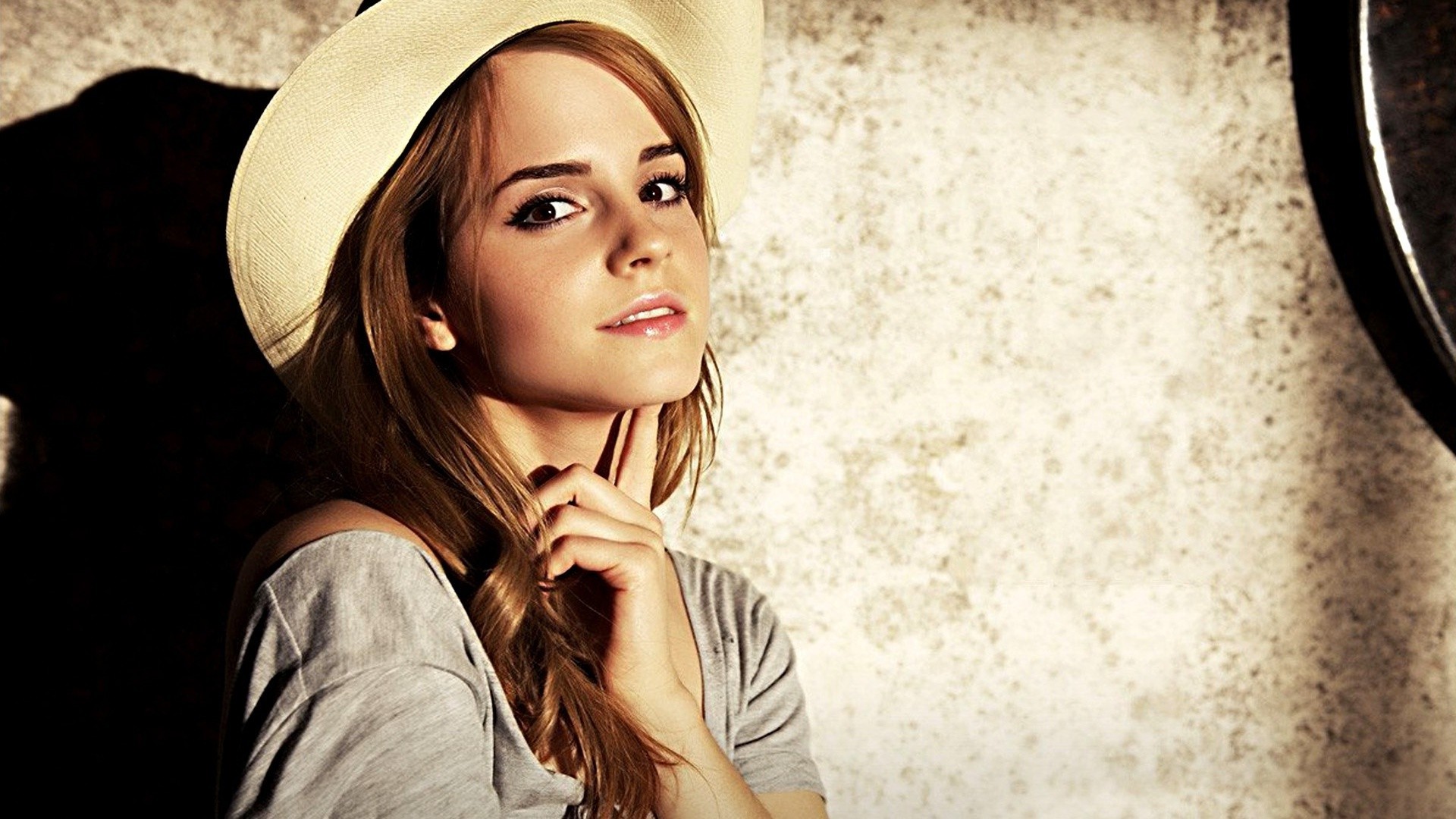 Emma Watson Wallpapers Free Celebrities Wallpaper - Rakaruan.com