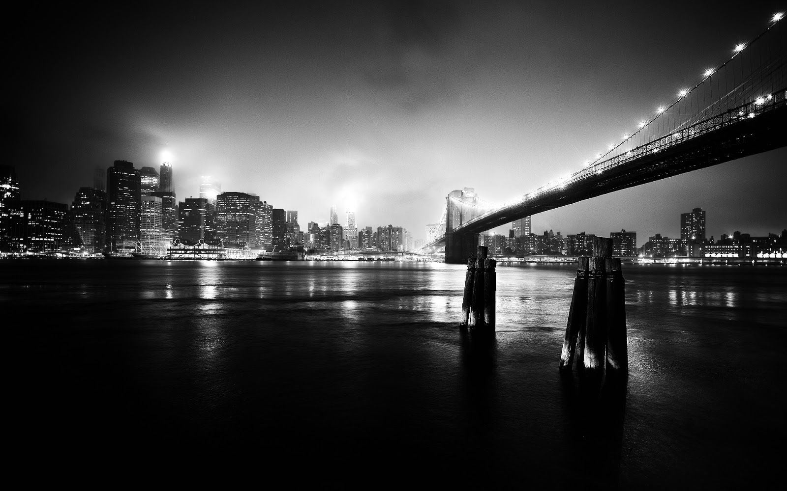 Urban-Photography-New-york-at-night-and-the-brooklyn-bridge-in-black-and-white-wallpaper_7721.jpg