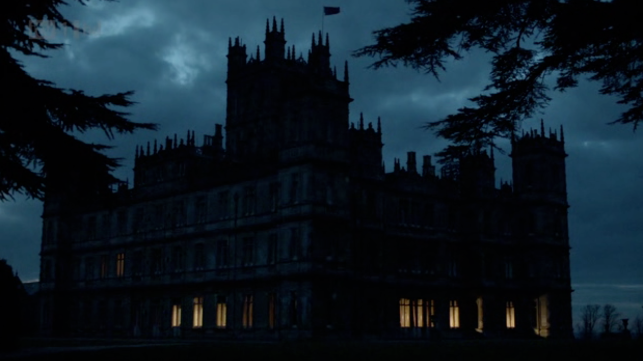 Downton Abbey at night [1280 x 720] : wallpaper