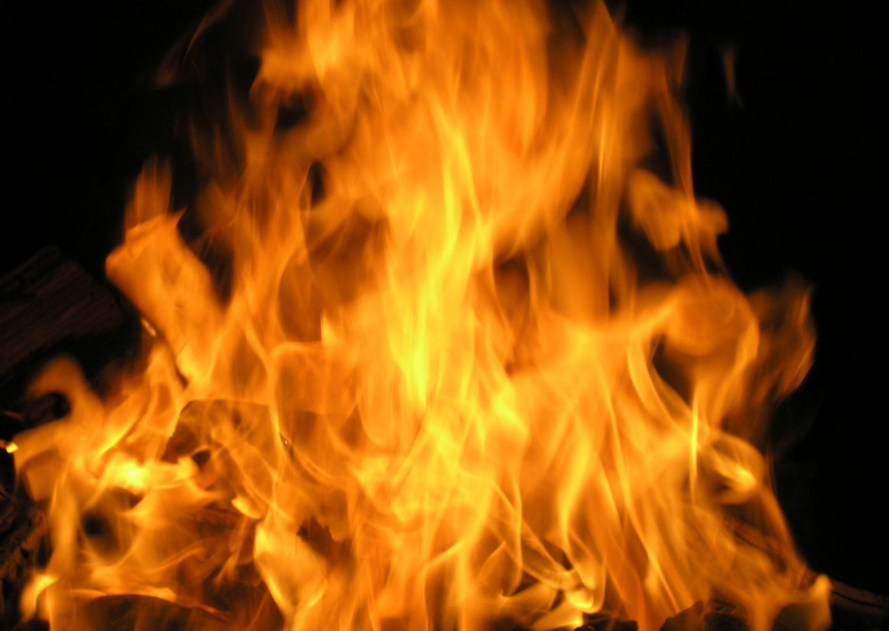 Fire flame in night free desktop background - free wallpaper image