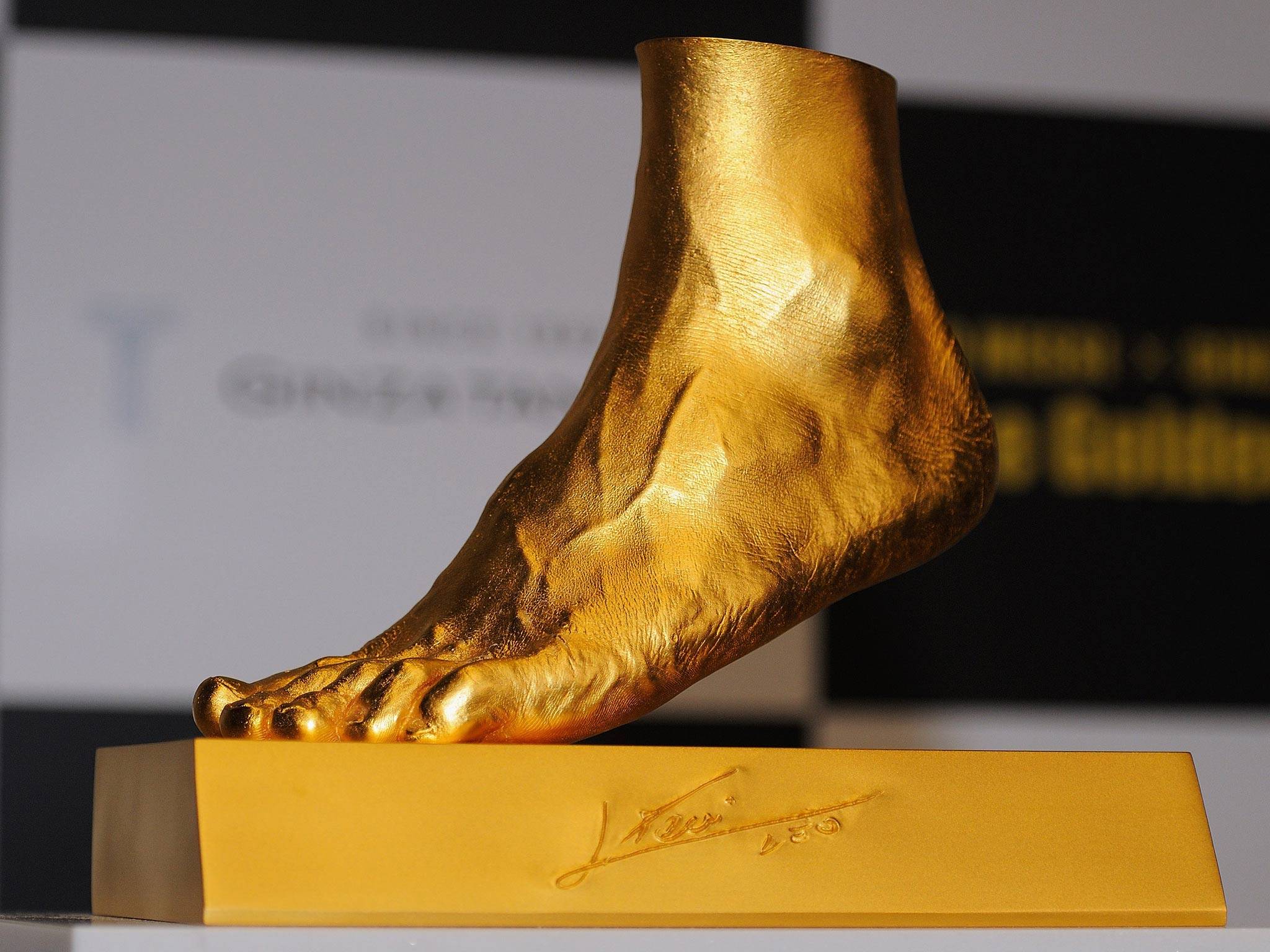 Lonel Messi Gold Foot (id: 100639) – BUZZERG