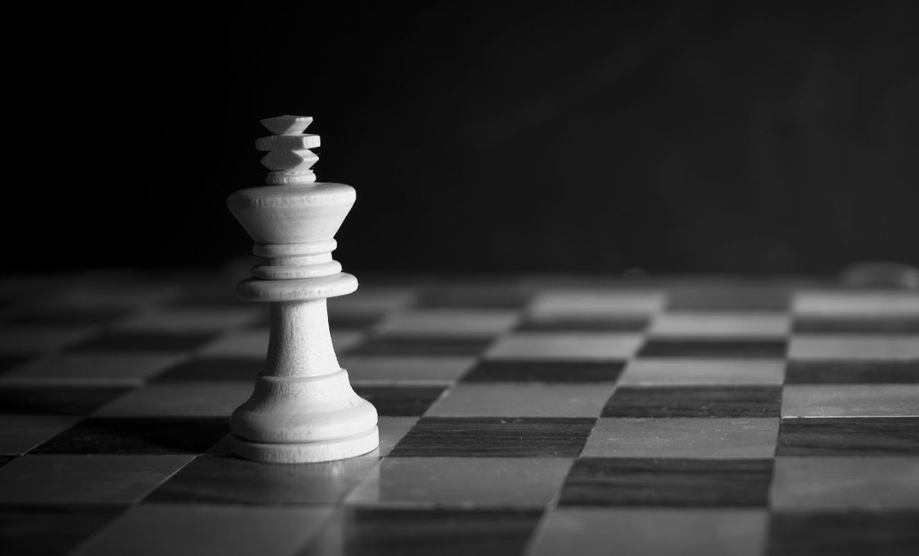 Lone King [1331 x 805] : chessporn