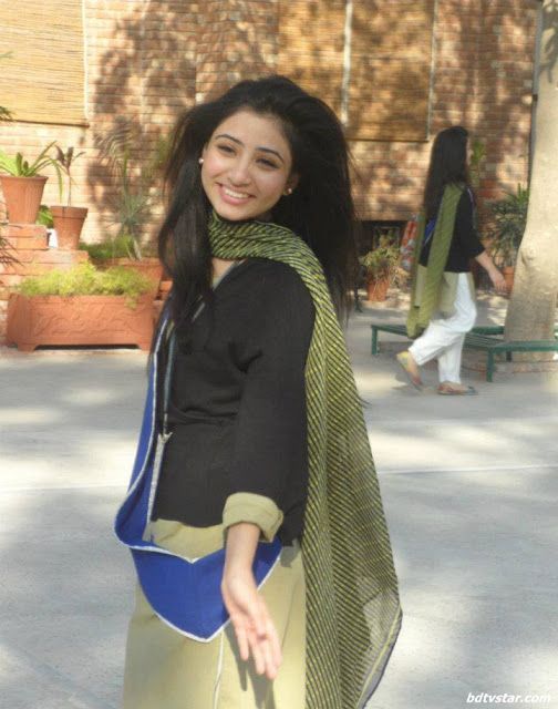 Pakistani girls on Pinterest | Wallpapers, Girl Wallpaper and Girl ...