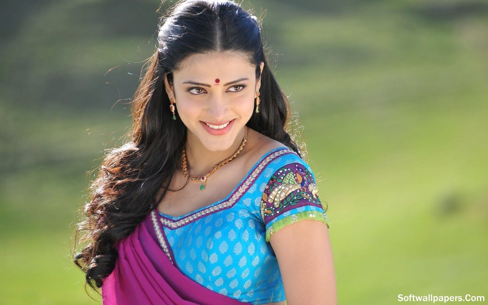 Shruti Haasan Bollywood Actress Hot HD Wallpapers Soft Backgrounds