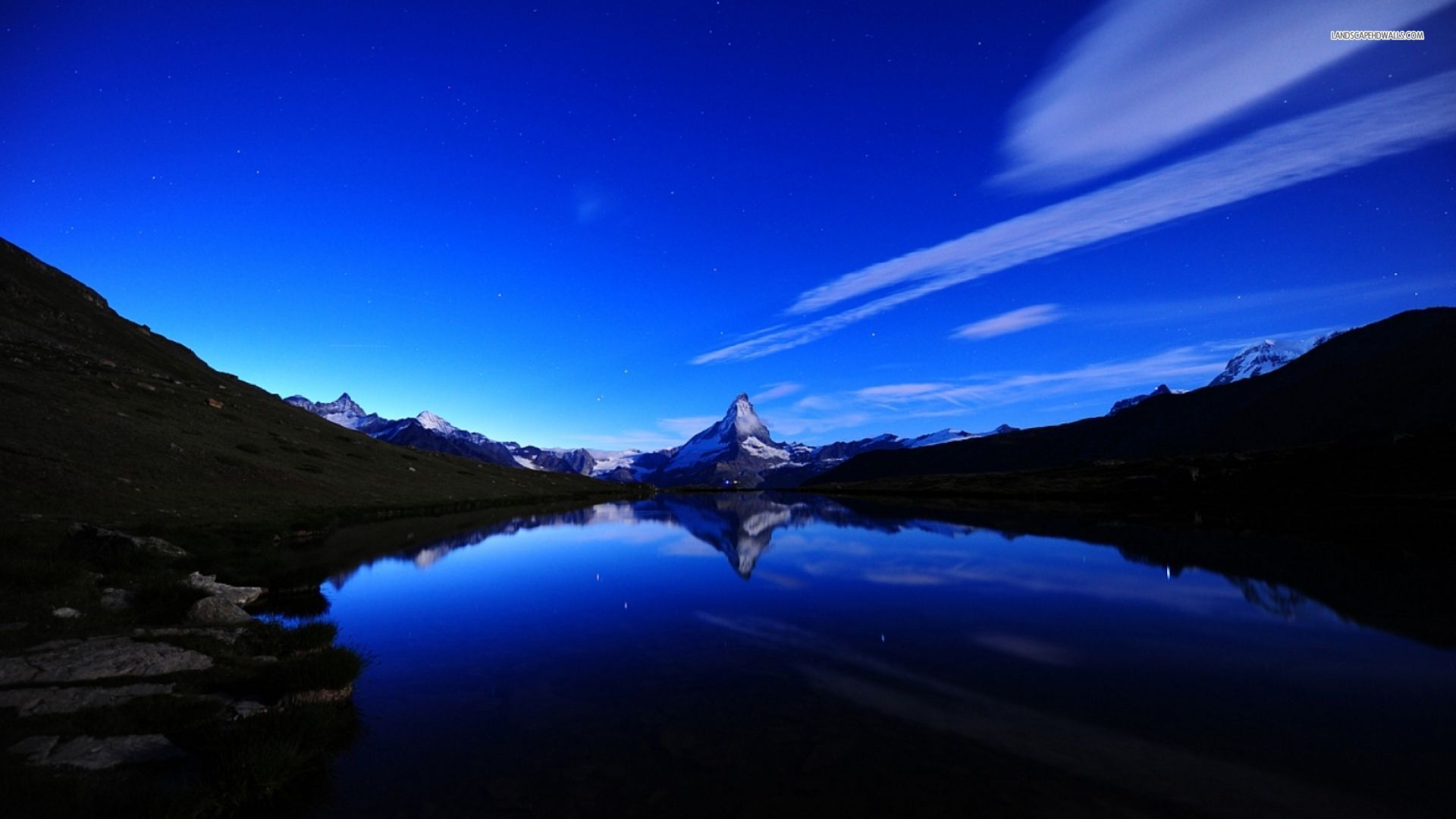Lake reflecting the blue night sky wallpaper