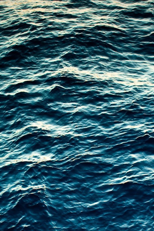 640x960 Amazing Ocean Waves Iphone 4 wallpaper