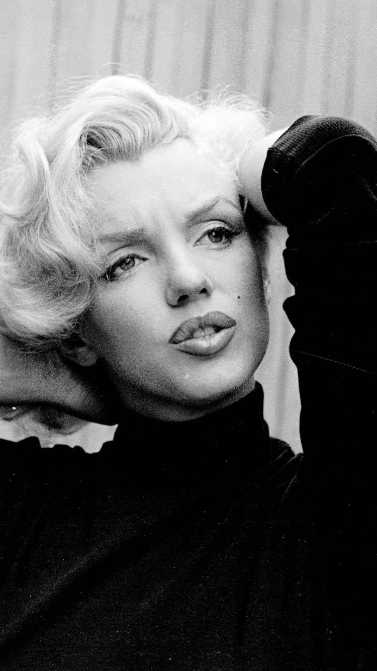 Download Wallpaper 750x1334 Marilyn monroe, Singer, Actress, Bw