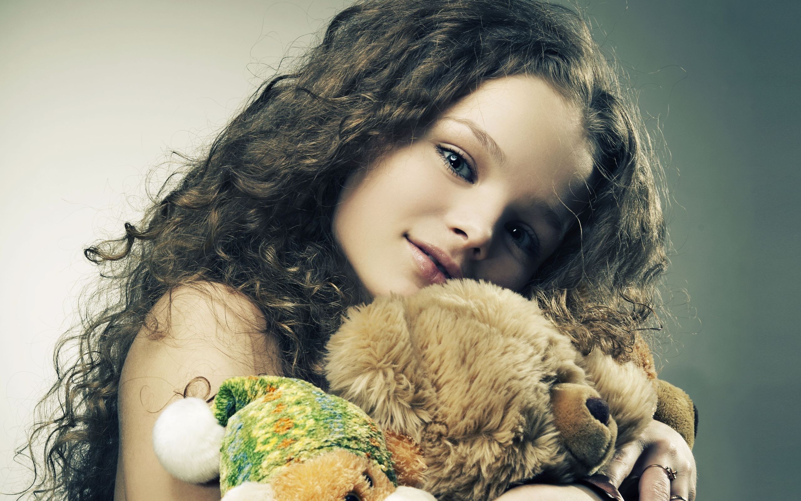 Cute Little Girl Hugging Teddy Bear HD Wallpaper
