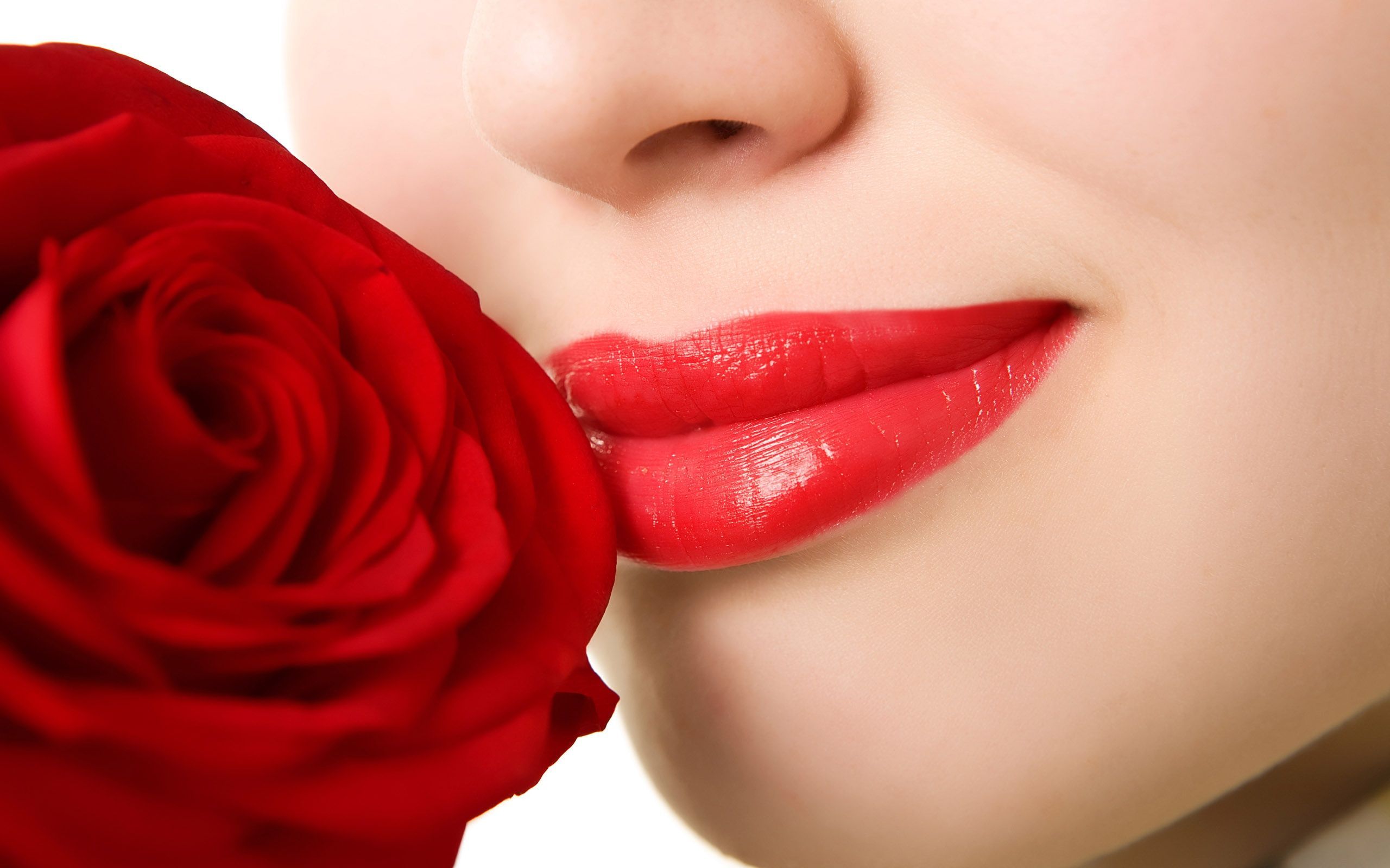 love-lips-wallpaper.jpg
