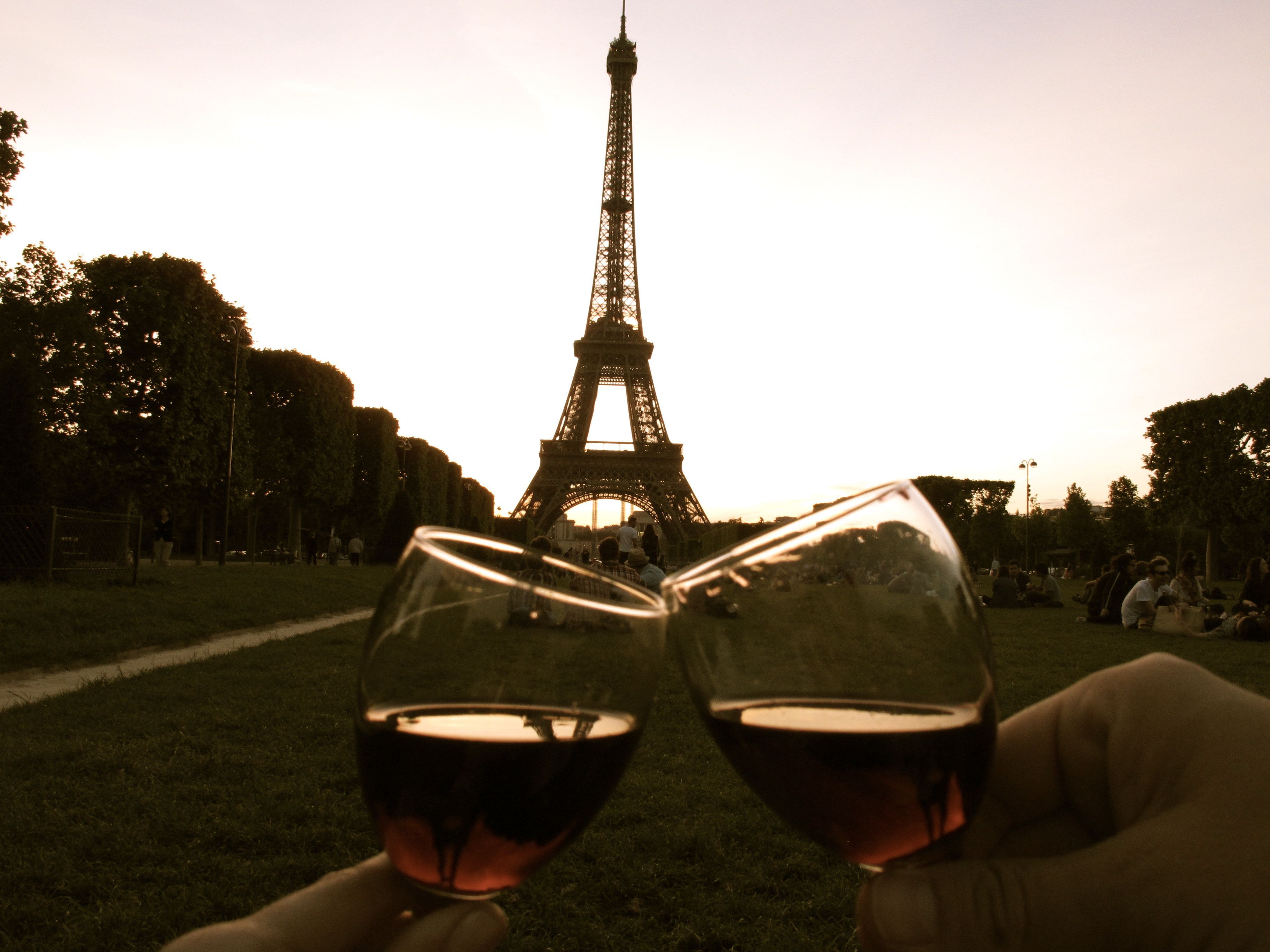 Red wine and the Eiffel Tower wallpapers and images - wallpapers