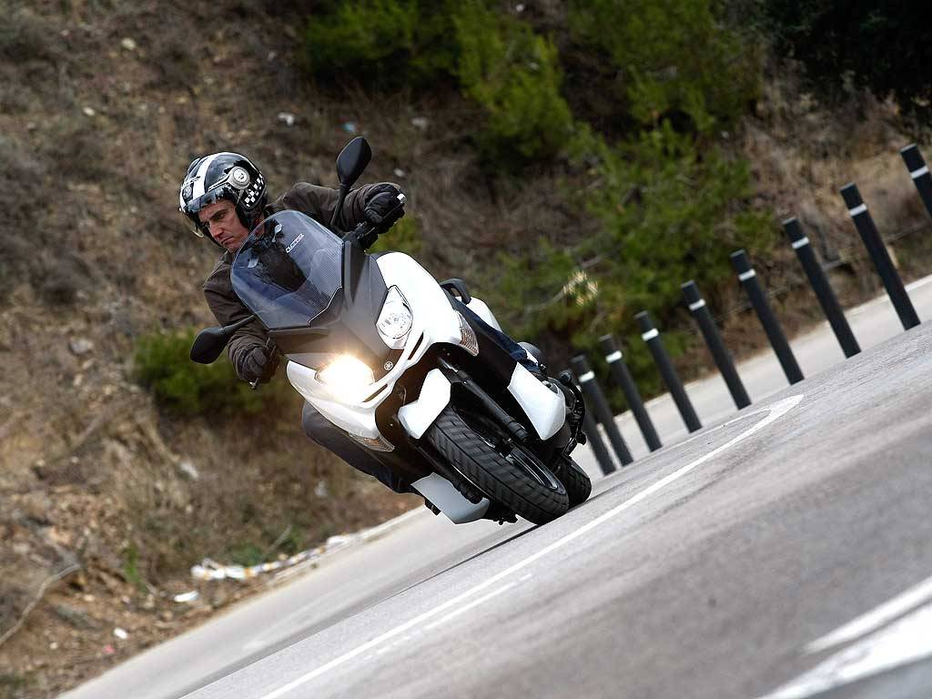 Yamaha X-Max 7 Photo, Image, Picture and wallpaper - JustBikes.in