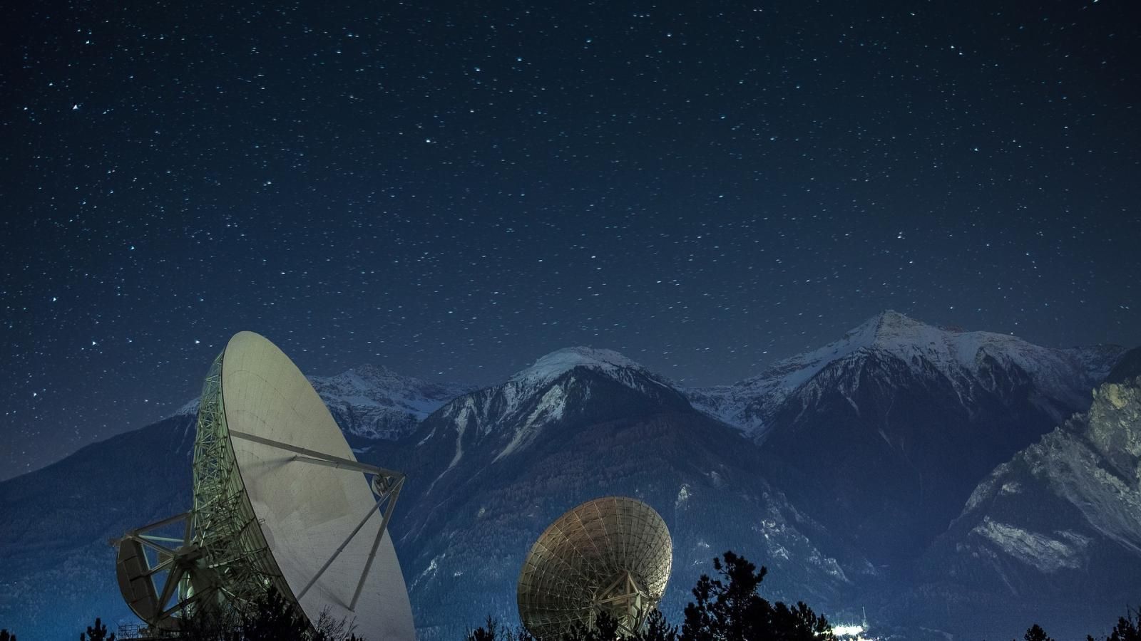 Satellite dishes under a beautiful starry night wallpaper | (84941)
