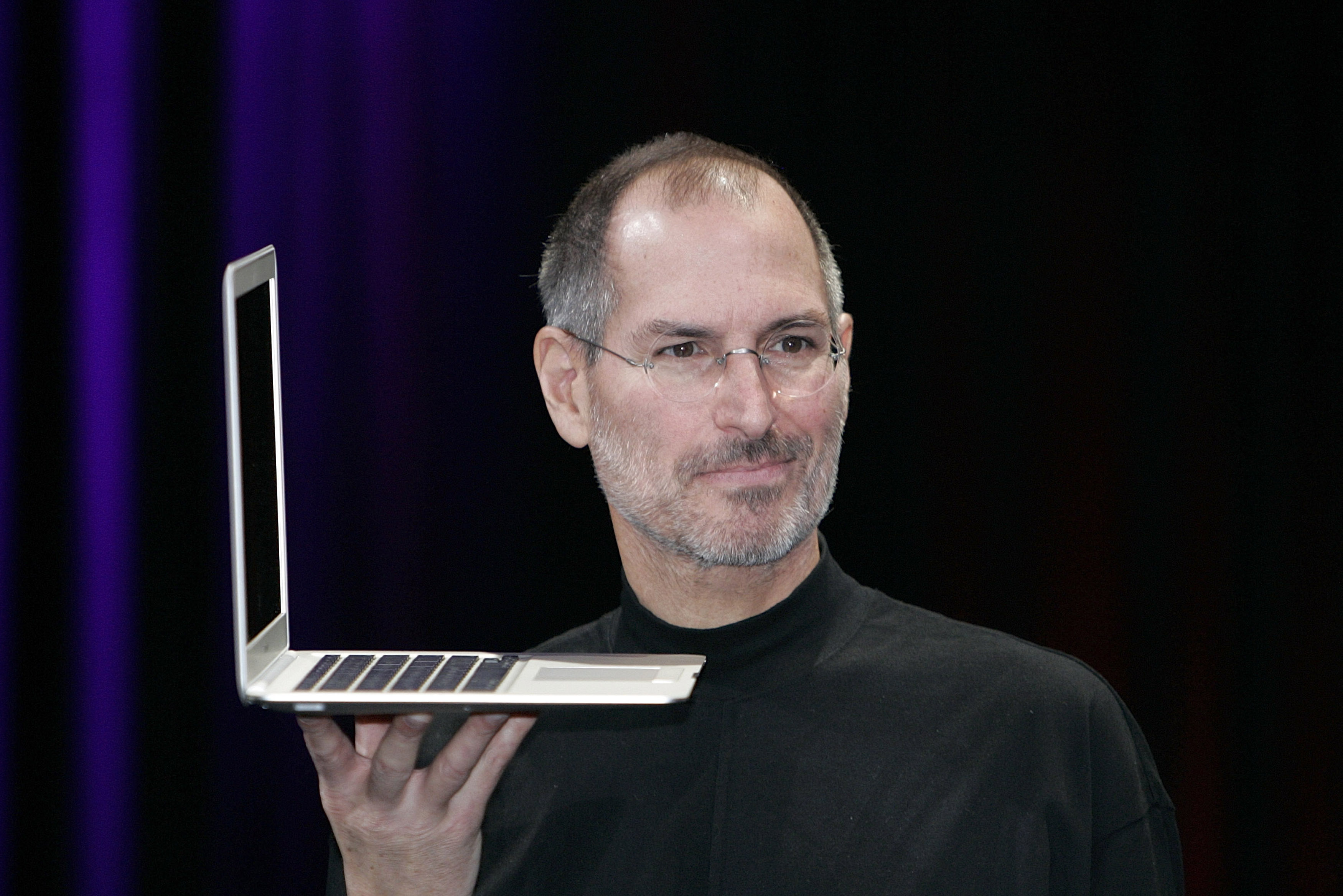 Стив джобс основатели компаний сша. Стив Джобс 1955-2011. Стив Джобс Аппле. Создатель Apple Стив Джобс. Макбук АИР 2011 Стив Джобс.