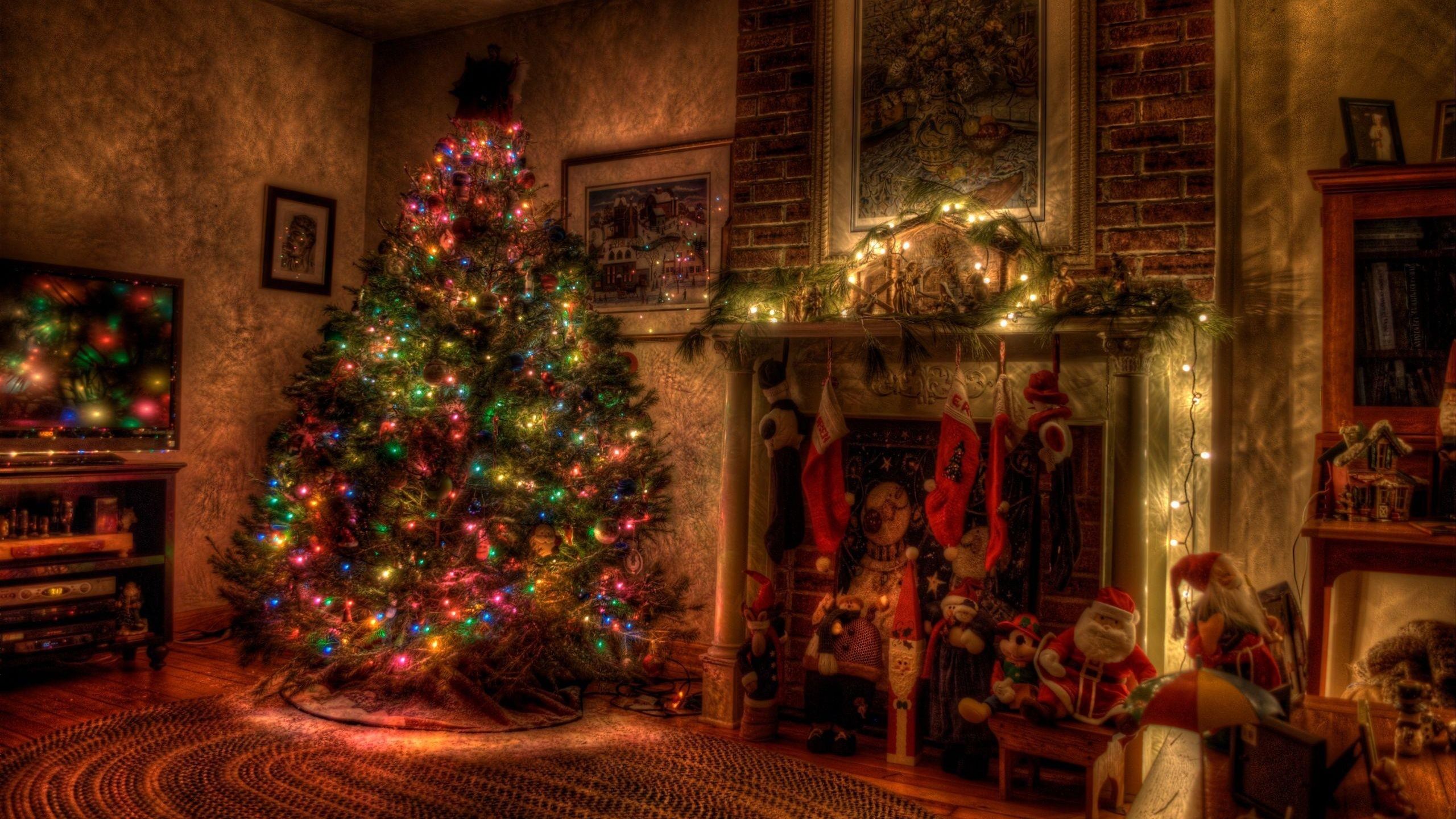 Download Wallpaper 2560x1440 Tree, Christmas, Holiday, Garland ...
