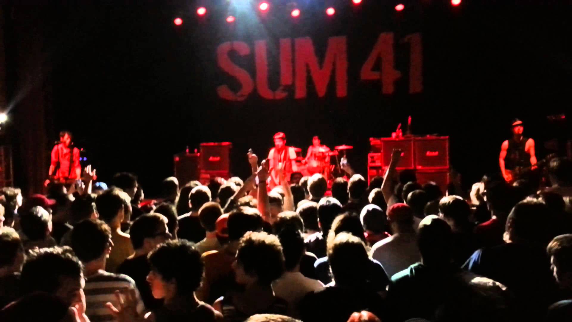 Sum 41 (Live): Pieces - YouTube