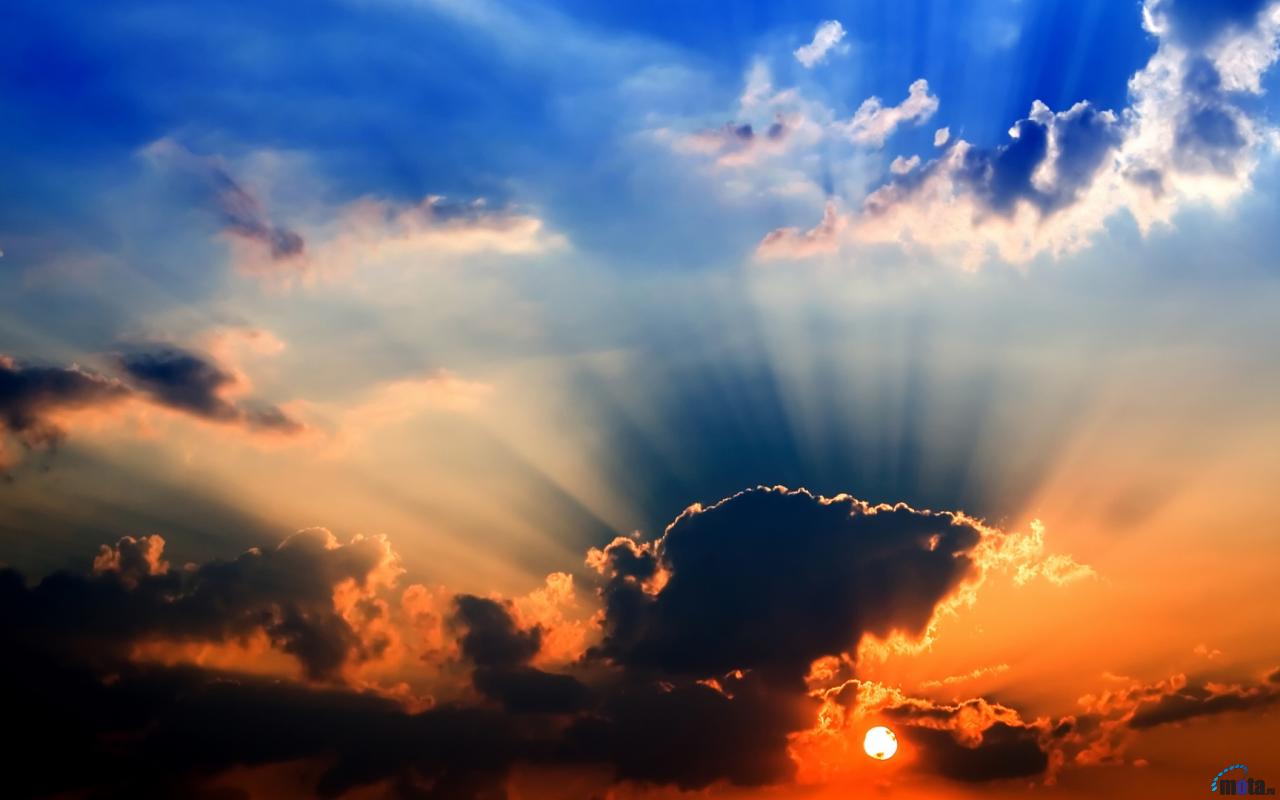 Download Wallpaper Sun rays and dark clouds 1280 x 800 widescreen