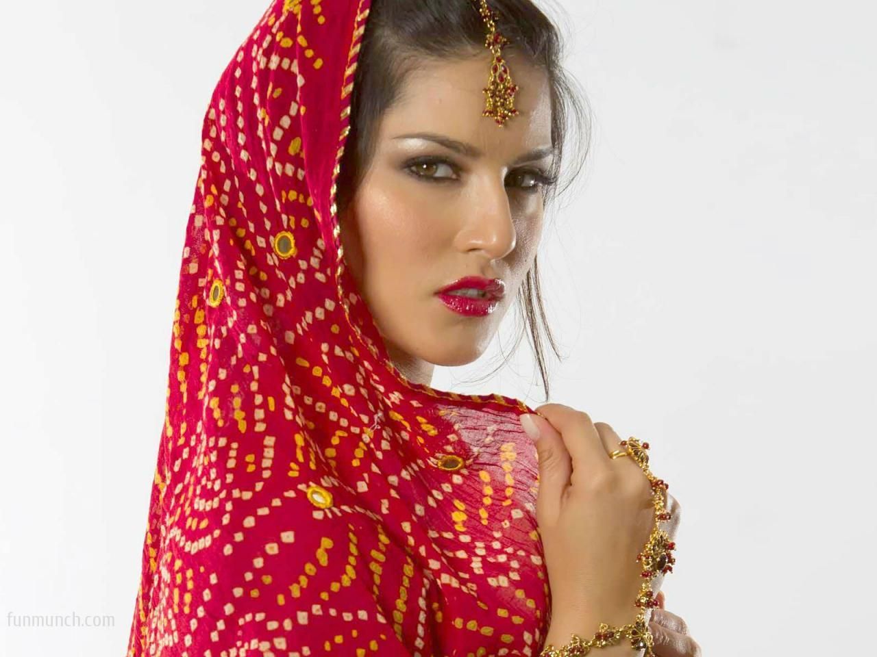 1366x768px Amazing Sunny Leone Hd Wallpapers