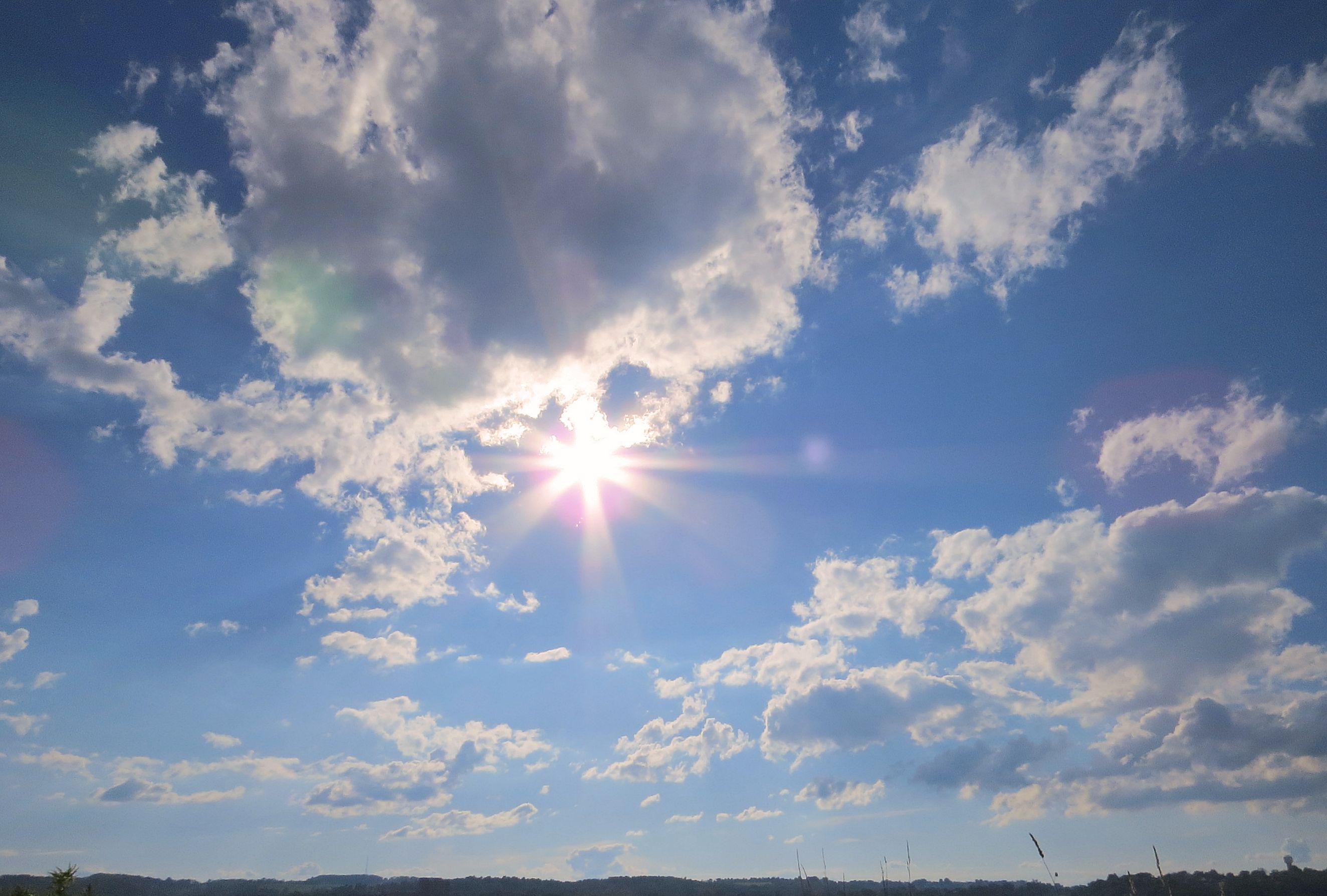 A sunny sky to smile for - - High Quality and Resolution
