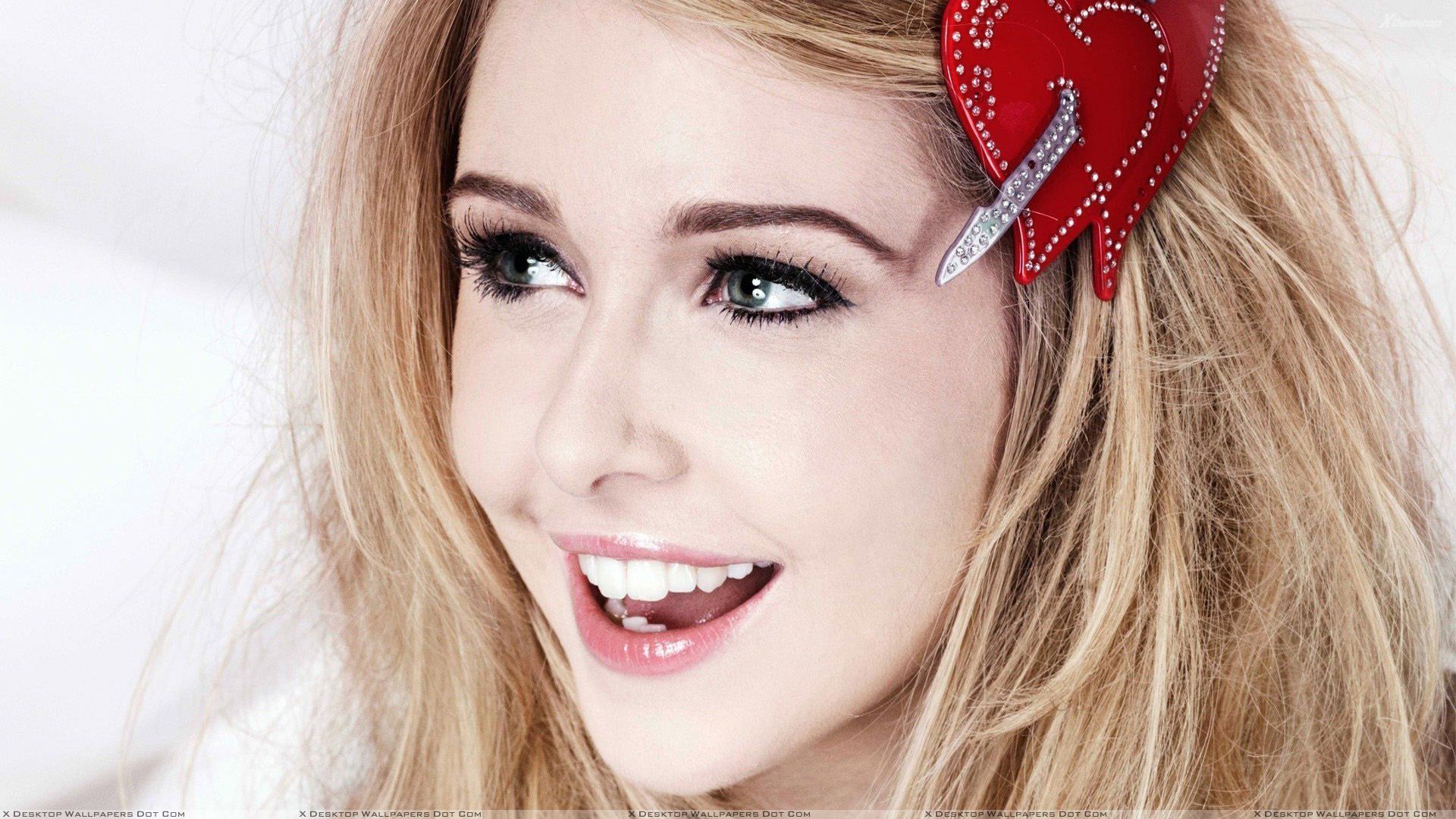 Smiling Sweet Girl Face Closeup Wallpaper
