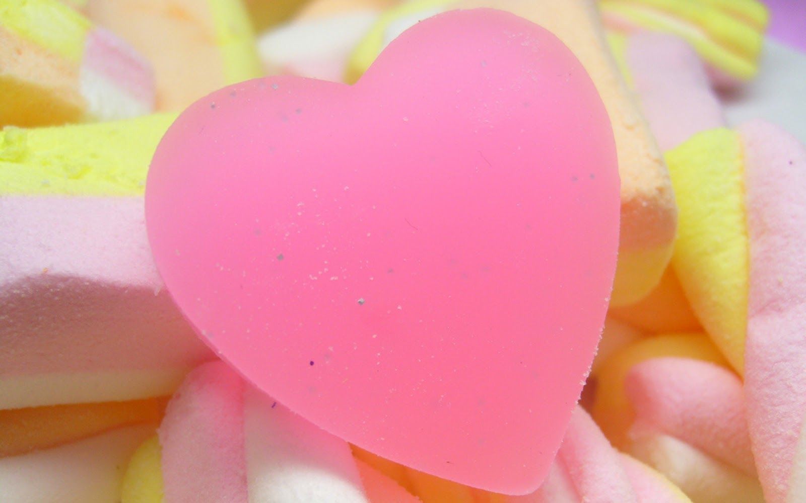 1600x1200px Pink Sweet Heart Background