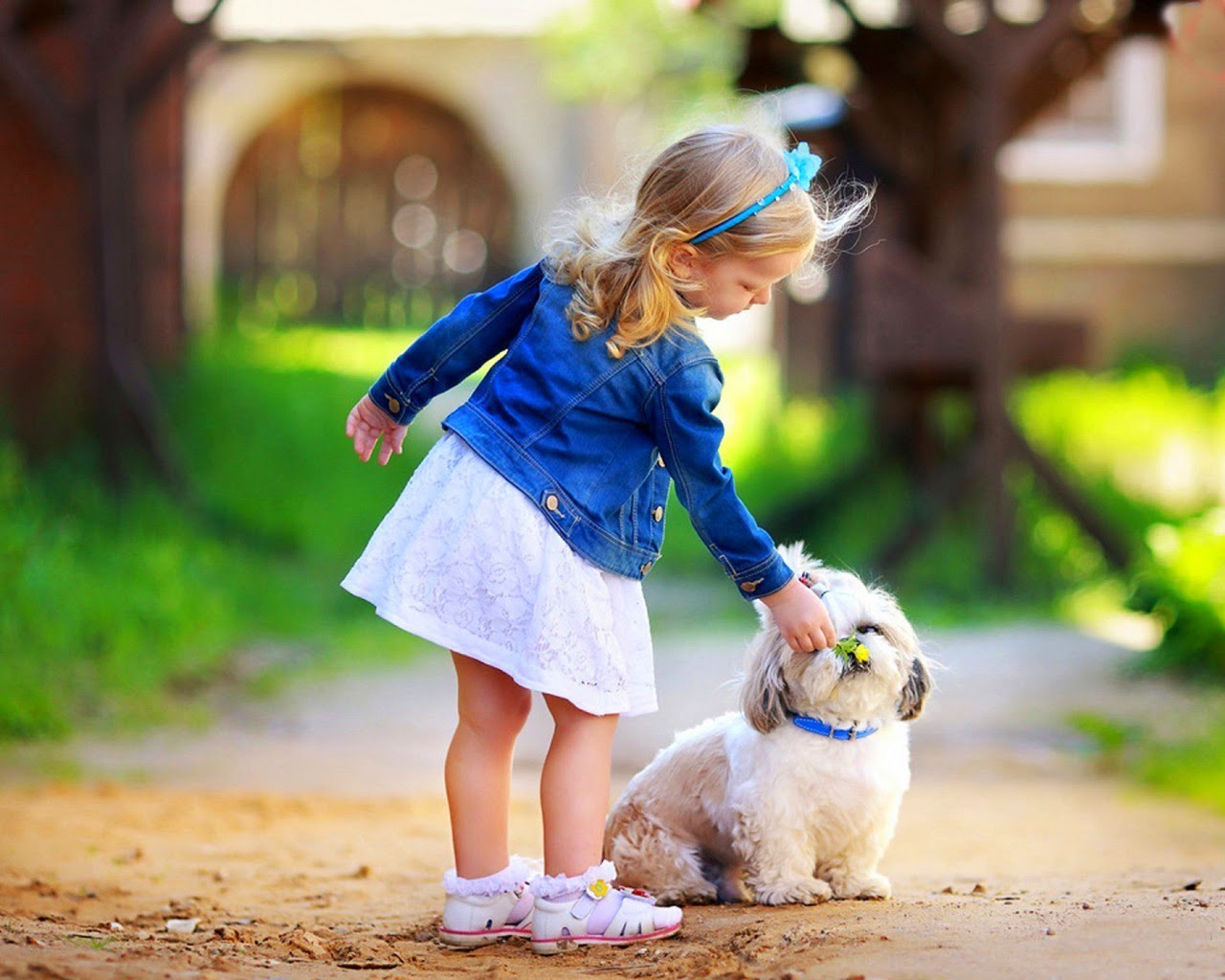 Sweet Little Girl with Cute Puppy Wallpapers free download HD