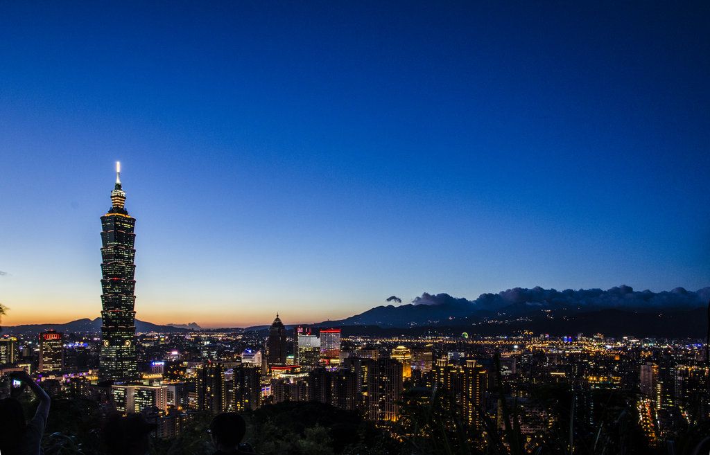Taipei 101 Dusk by mnjul on DeviantArt
