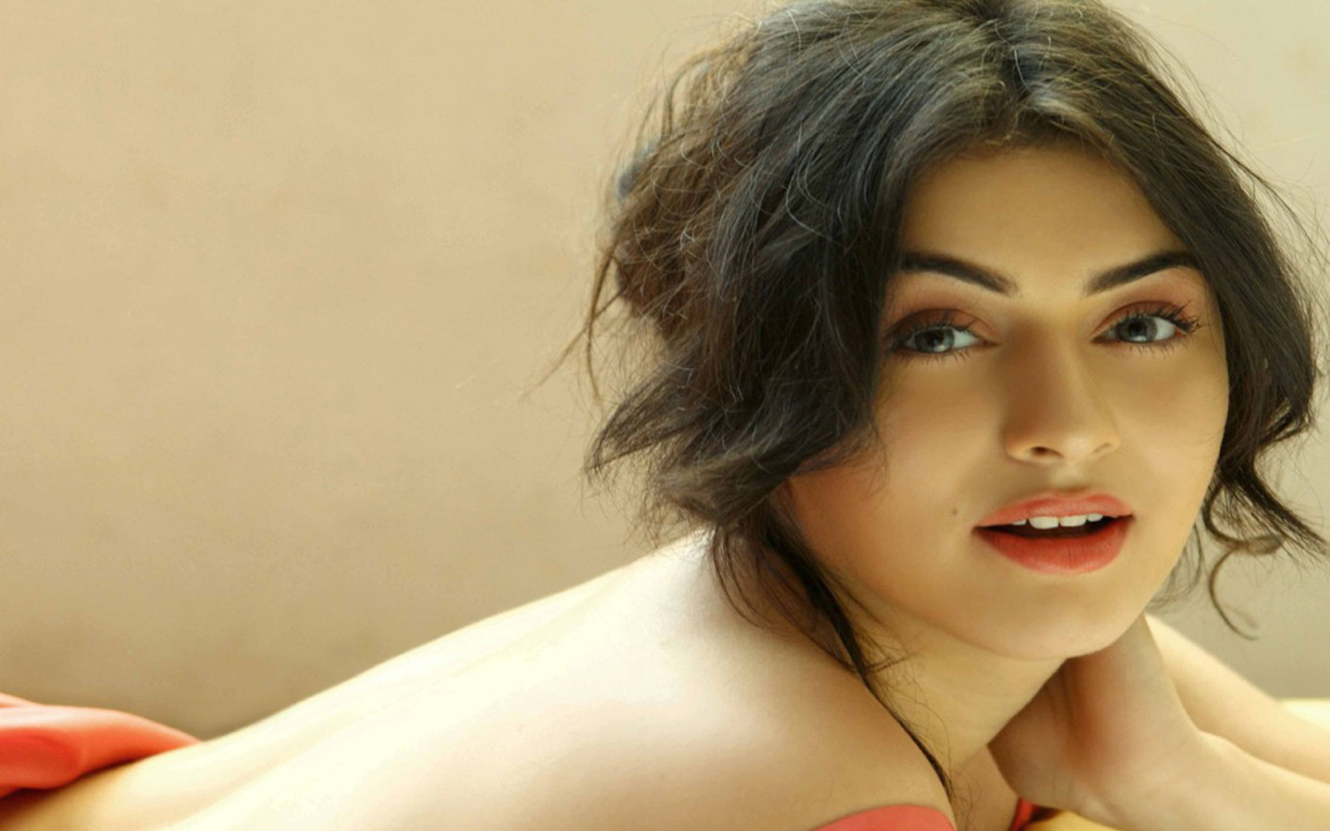 Tamil Actress Hansika Motwani Wallpapers HD Desktop Backgrounds